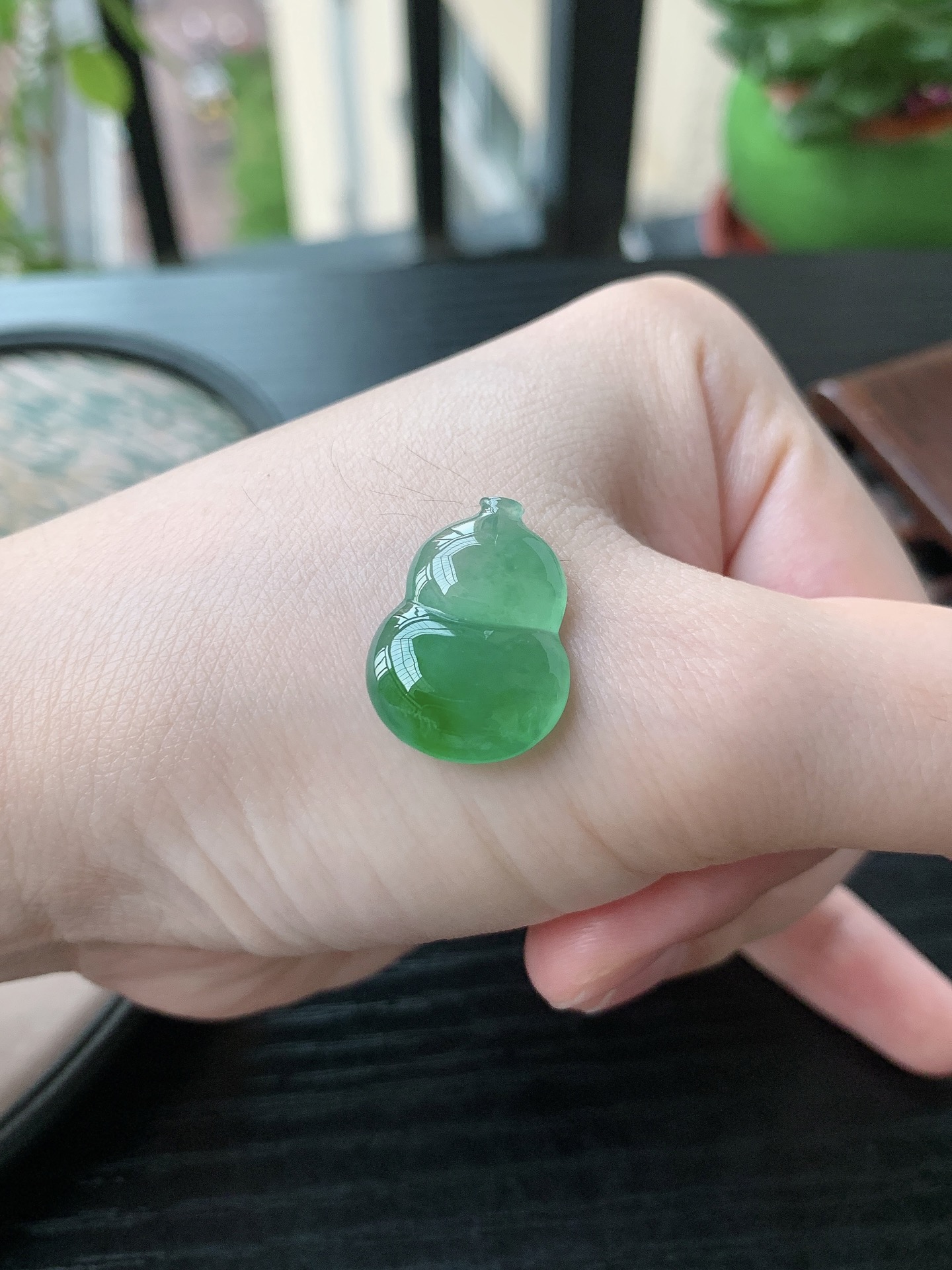老坑冰种胶感飘阳绿葫芦吊坠,裸石尺寸:20.5-15.3-4.8mm