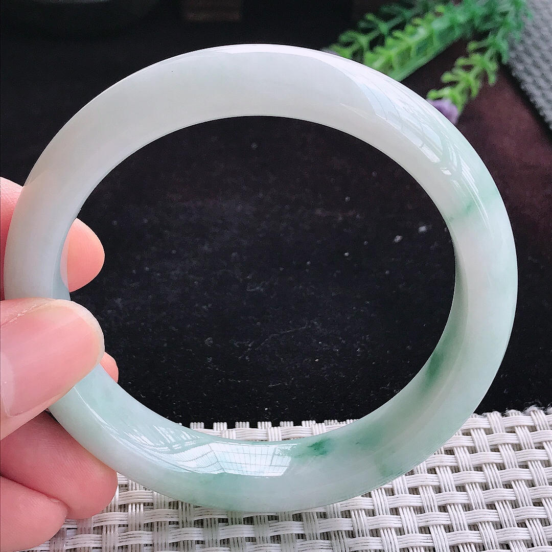 实拍A货翡翠60.5/13.8/9.3大圈口精美温润飘花手镯宽边玉镯平安镯百搭