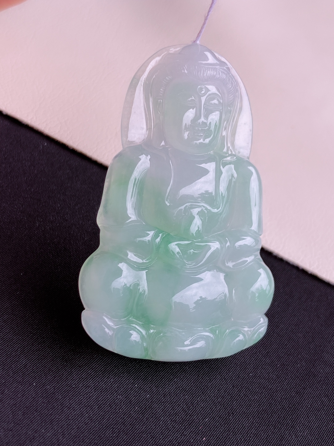 冰飘绿观音，晶莹剔透，面容慈祥，尺寸52/33.5/6.3/自然光实拍