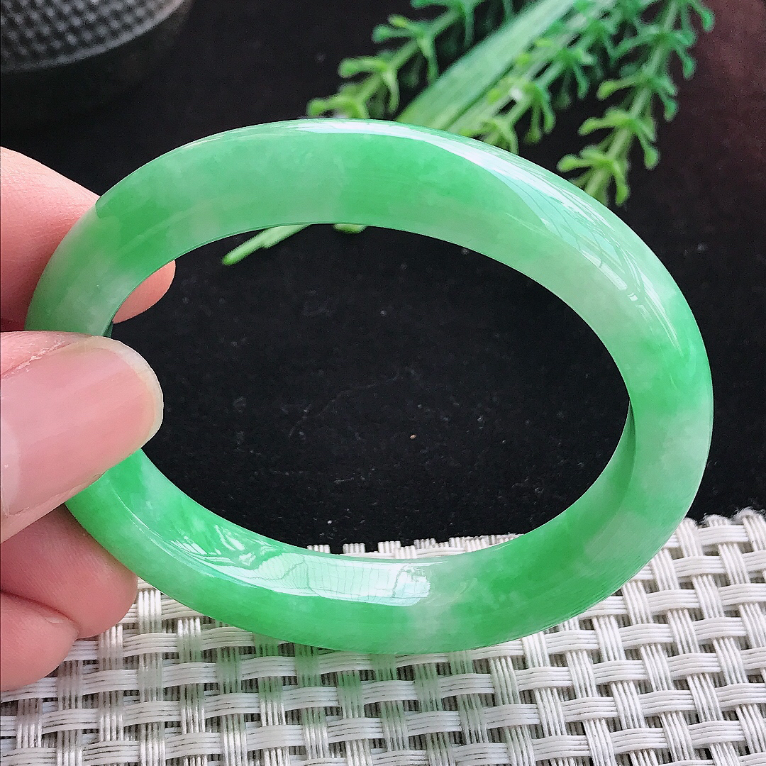 实拍A货翡翠52/44/10.4/8老坑精美温润满阳绿贵妃手镯宽边玉镯平安镯百搭