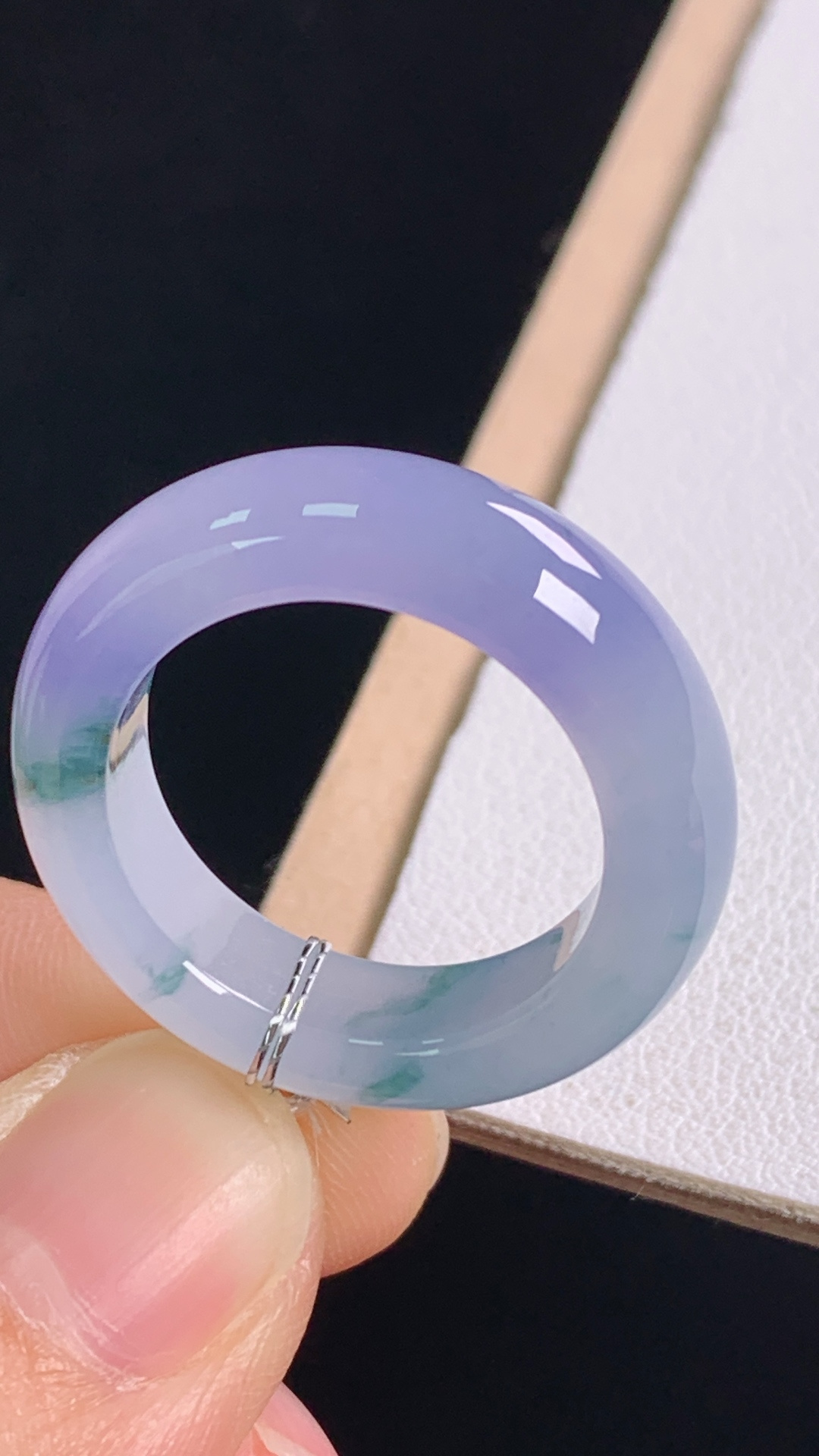 紫飘花指环，紫气东来，花色灵动，无裂，尺寸:圈口17/18.3-6.2-4.2mm