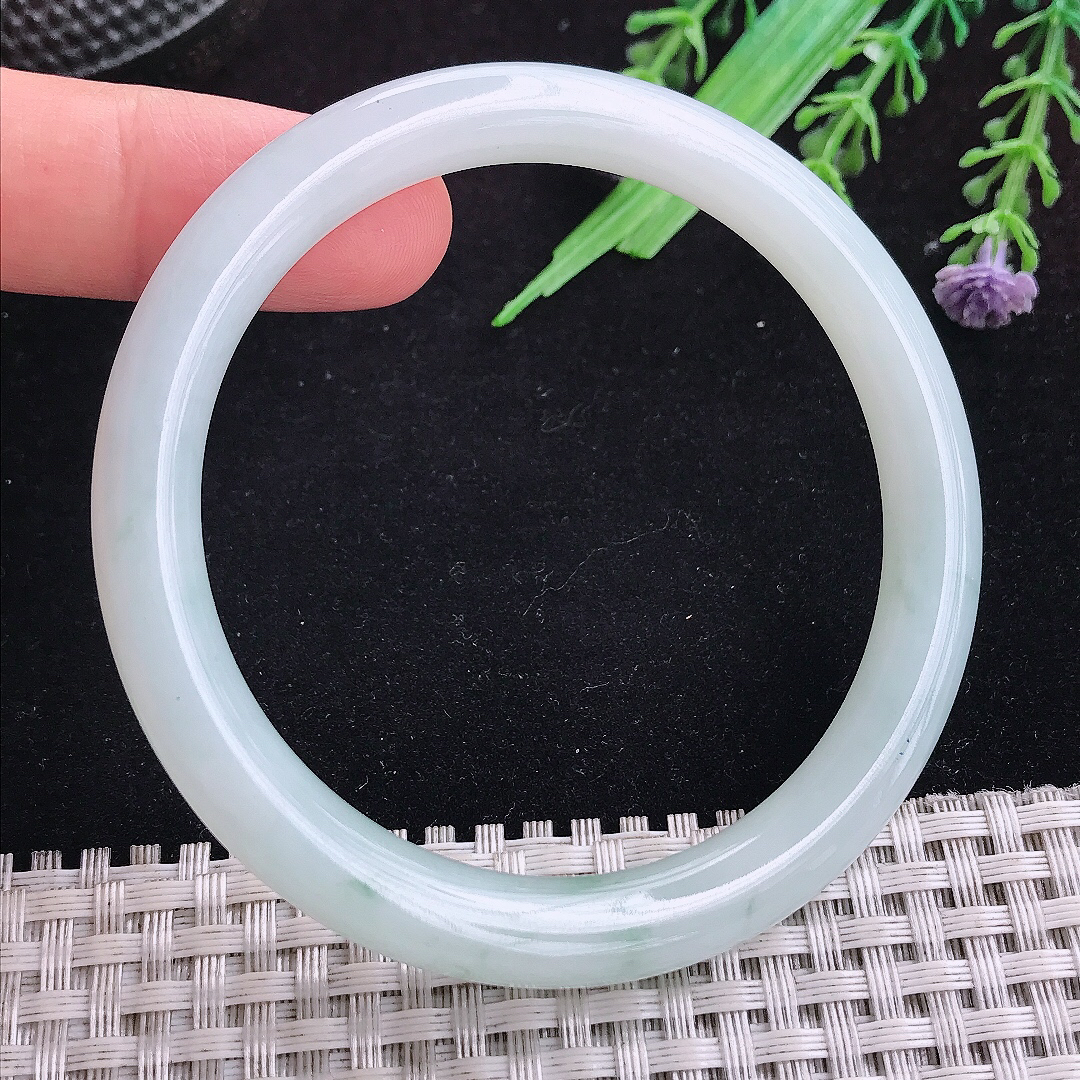 实拍A货翡翠57/8.2/8.4老坑秀气冰润飘花圆条手镯叮当镯平安镯百搭