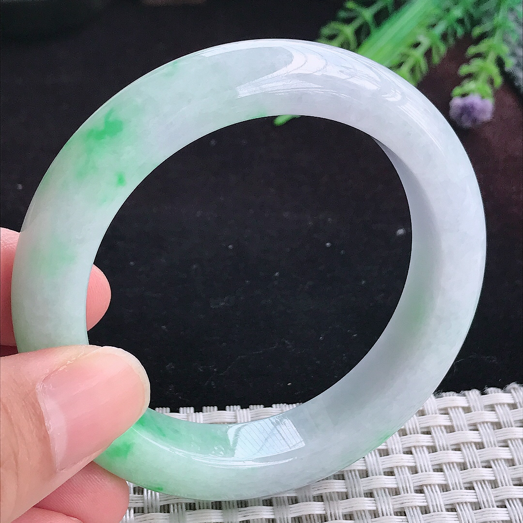 实拍A货翡翠54.5/12.8/9.7老坑精美飘阳绿手镯宽边玉镯平安镯百搭