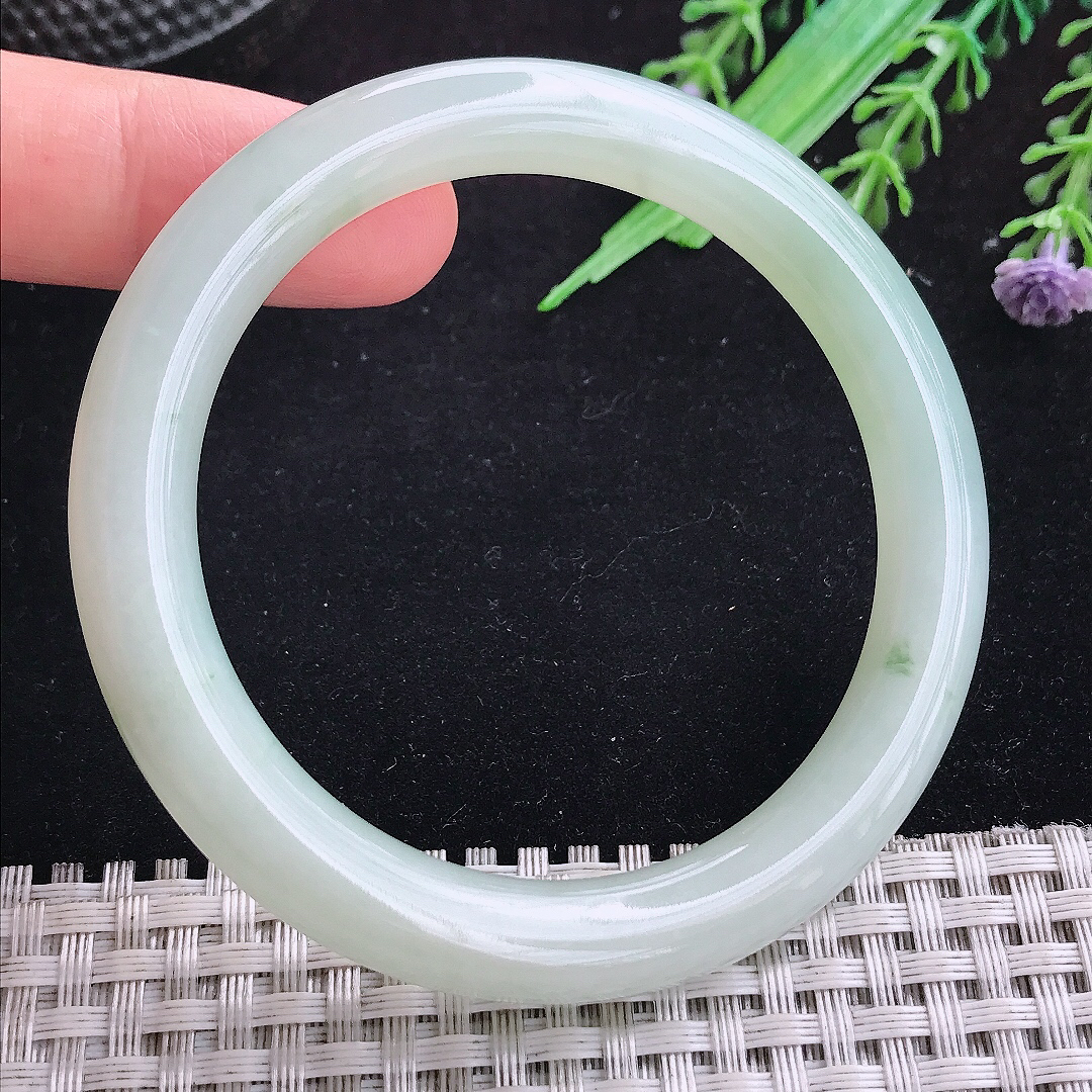 实拍A货翡翠55/8.5/9老坑冰润起胶晴绿圆条手镯宽边玉镯平安镯百搭