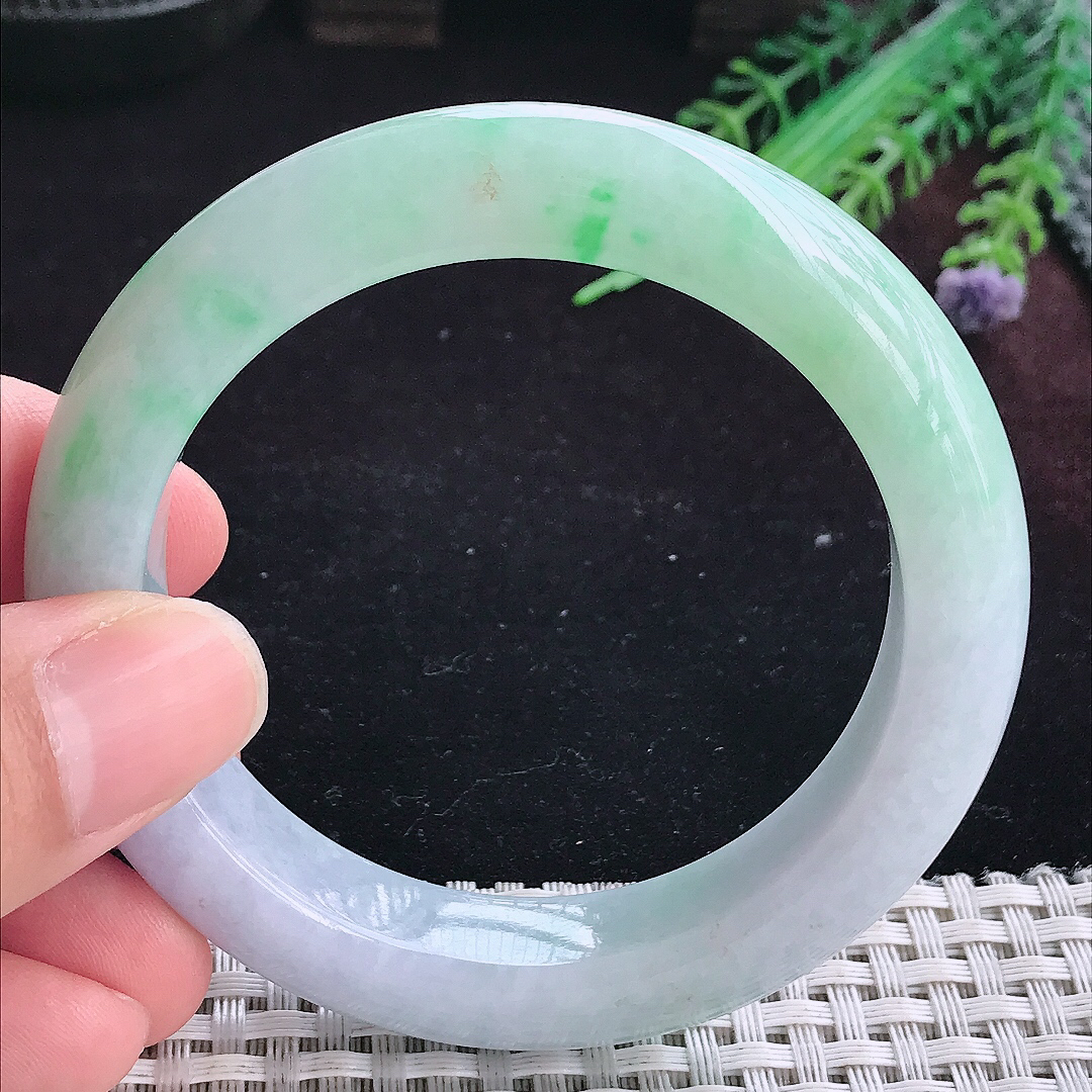 实拍A货翡翠54.5/12.8/9.7老坑精美飘阳绿手镯宽边玉镯平安镯百搭