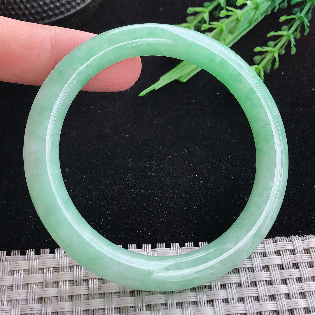 实拍A货翡翠55.8/8.8/9老坑精美苹果绿圆条手镯玉镯平安镯百搭