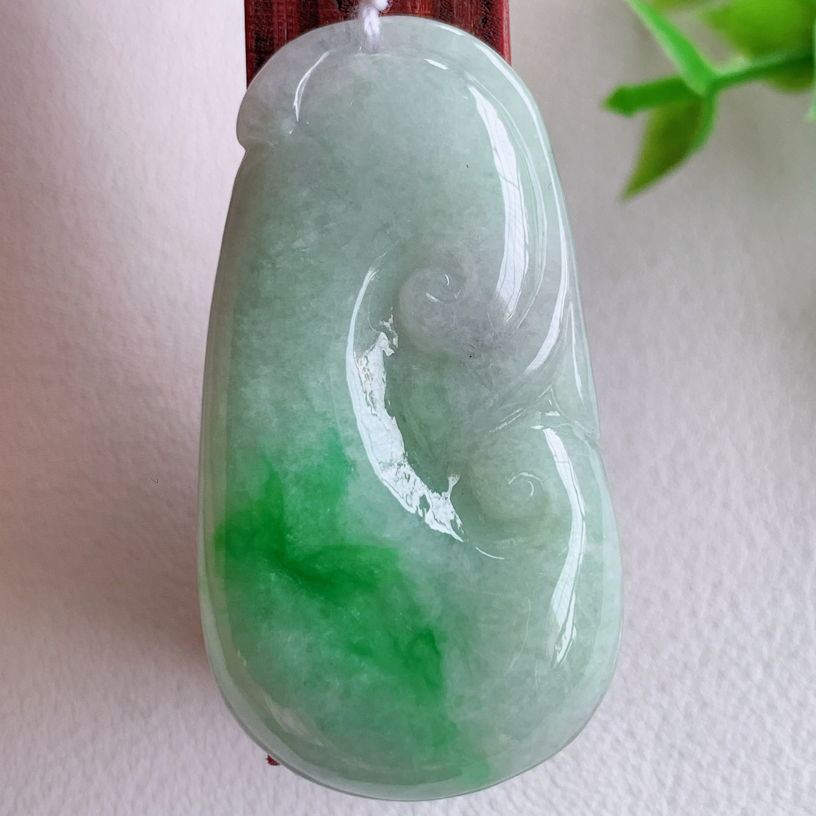 冰润飘绿吉祥如意翡翠吊坠  寓意“万事如意，吉祥如意,福寿绵长 心想事成”饱满大气，通透水润  W4