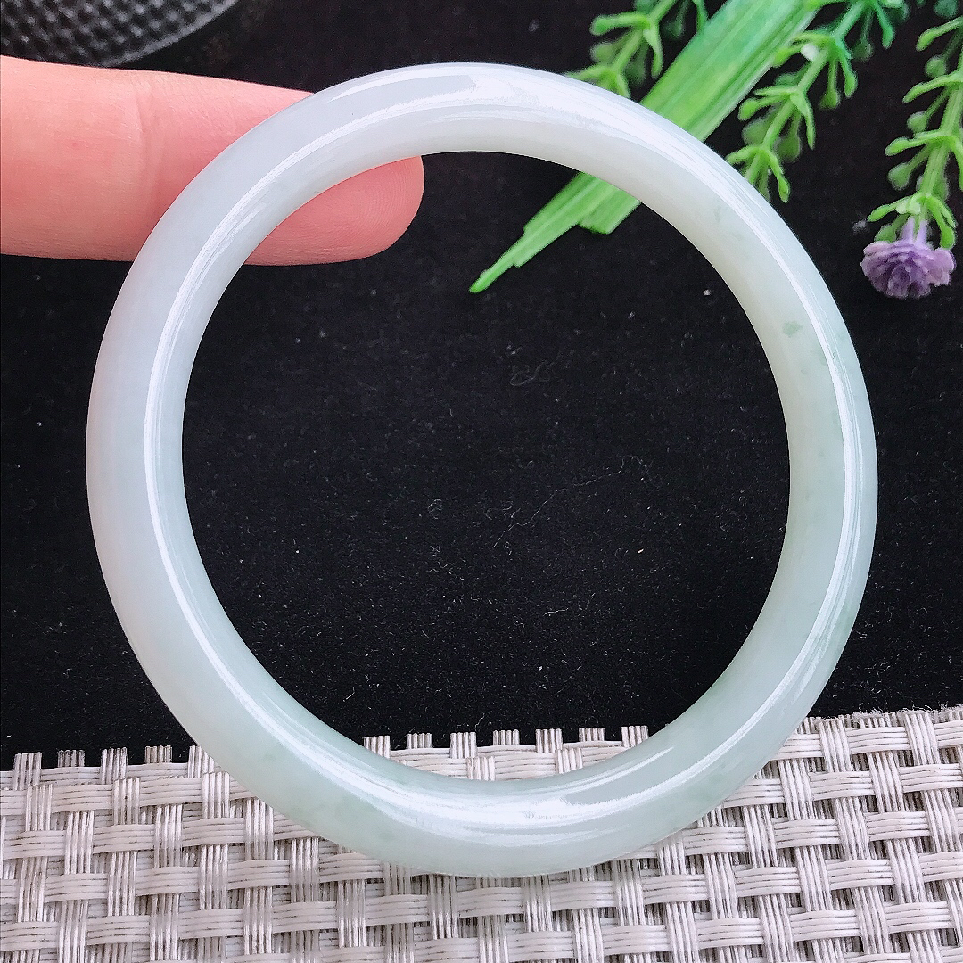 实拍A货翡翠57/8.2/8.4老坑秀气冰润飘花圆条手镯叮当镯平安镯百搭