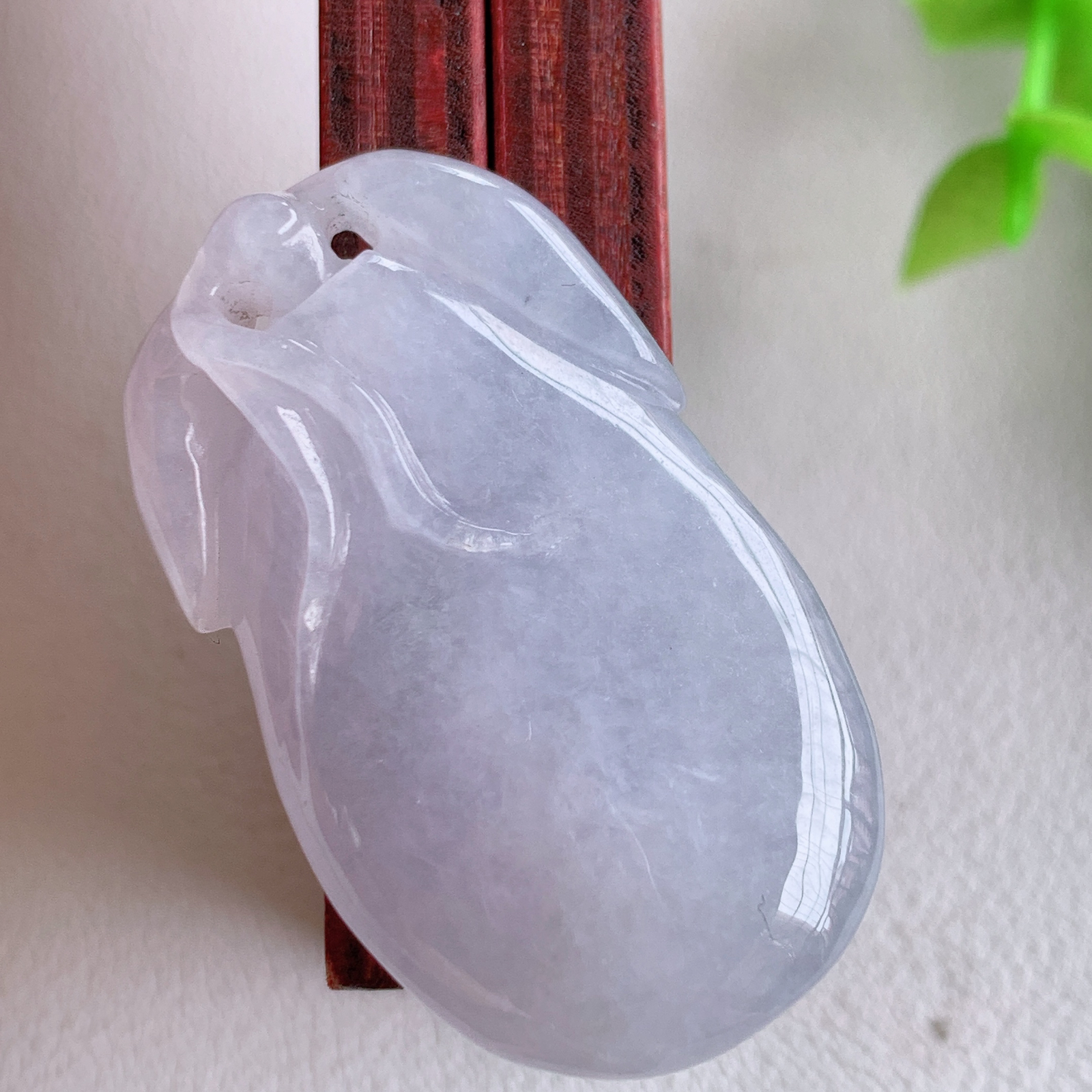 老坑冰紫罗兰福袋，饱满圆润，肥嘟嘟的，老坑种质，肉质水润细腻，晶体结构致密，莹润通透，颜色清爽干净，色泽纯正。高性价比  W41.31   尺寸：37-21.8-8.3mm