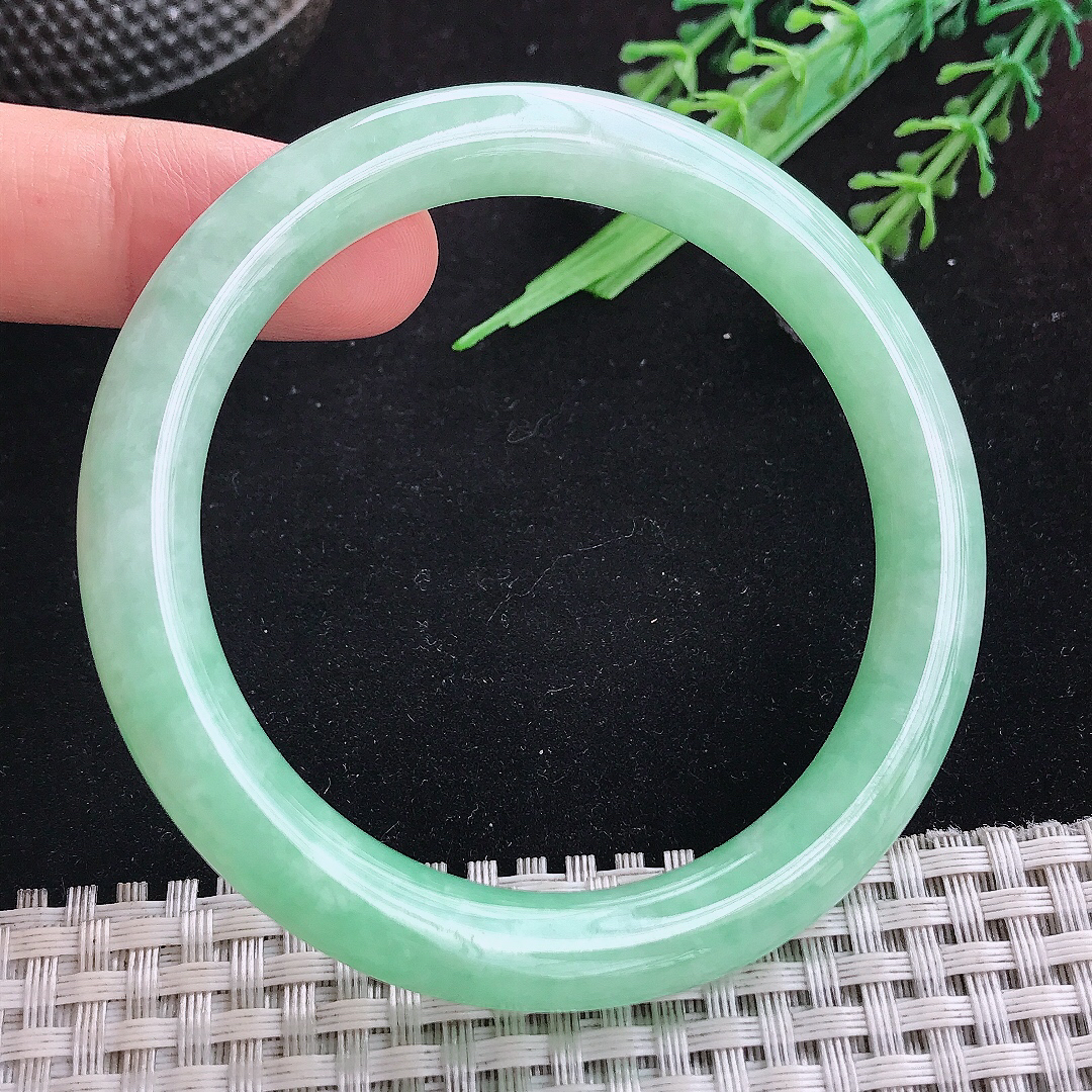 实拍A货翡翠55.8/8.8/9老坑精美苹果绿圆条手镯玉镯平安镯百搭