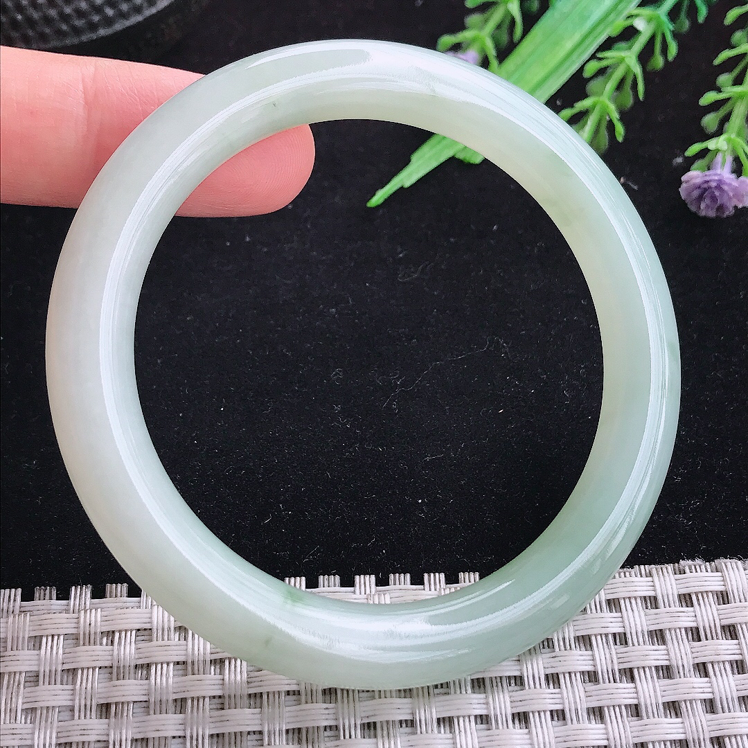 实拍A货翡翠55/8.5/9老坑冰润起胶晴绿圆条手镯宽边玉镯平安镯百搭