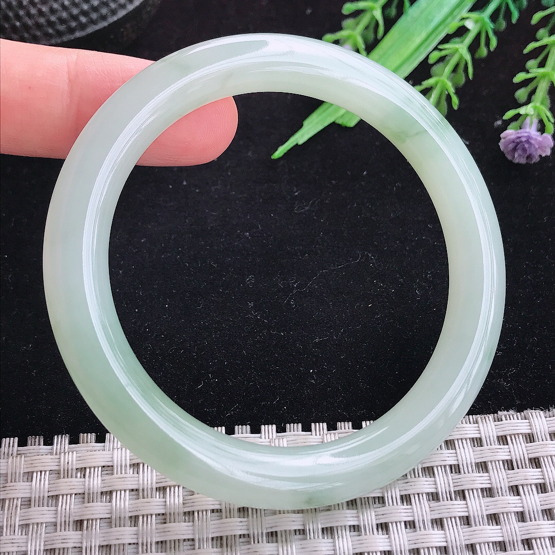 实拍A货翡翠55/8.5/9老坑冰润起胶晴绿圆条手镯宽边玉镯平安镯百搭