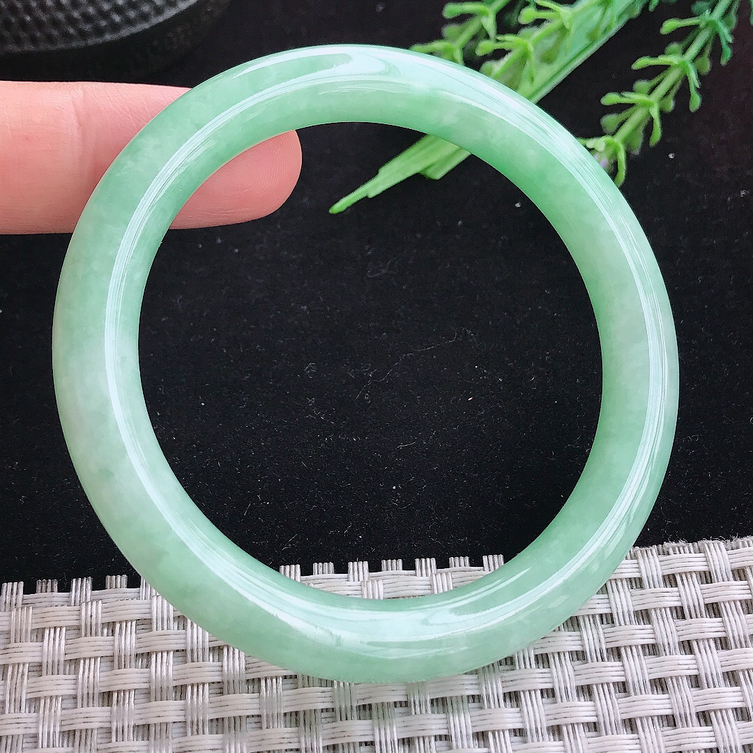 实拍A货翡翠55.8/8.8/9老坑精美苹果绿圆条手镯玉镯平安镯百搭