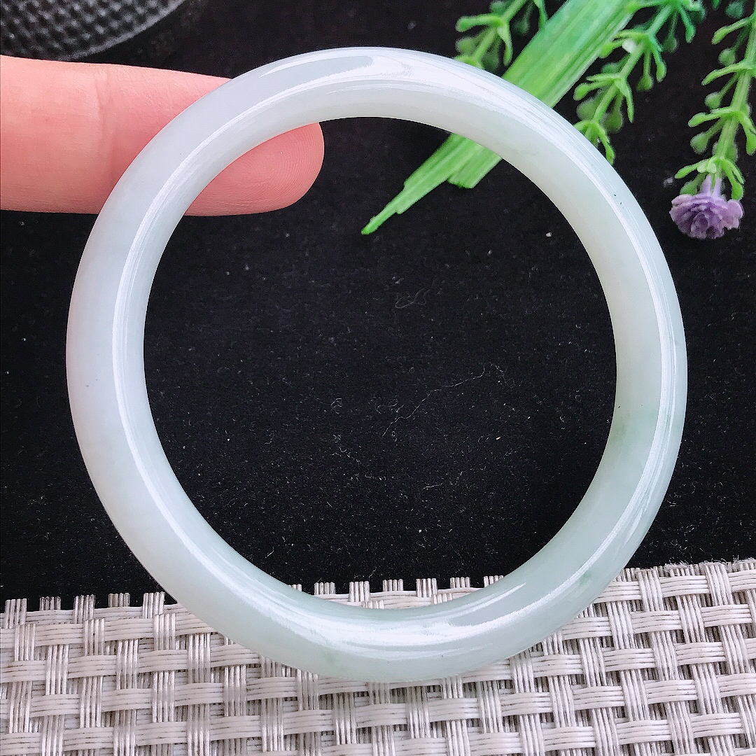 实拍A货翡翠57/8.2/8.4老坑秀气冰润飘花圆条手镯叮当镯平安镯百搭