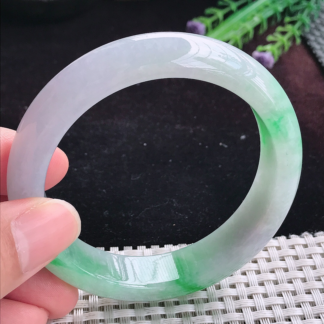 实拍A货翡翠58/14.1/8.8老坑冰润飘阳绿手镯宽边玉镯平安镯百搭