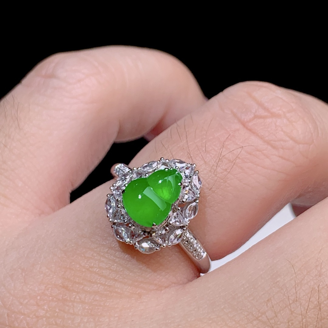 冰阳绿葫芦戒指，18k金钻镶嵌，13.6-11.2-9
