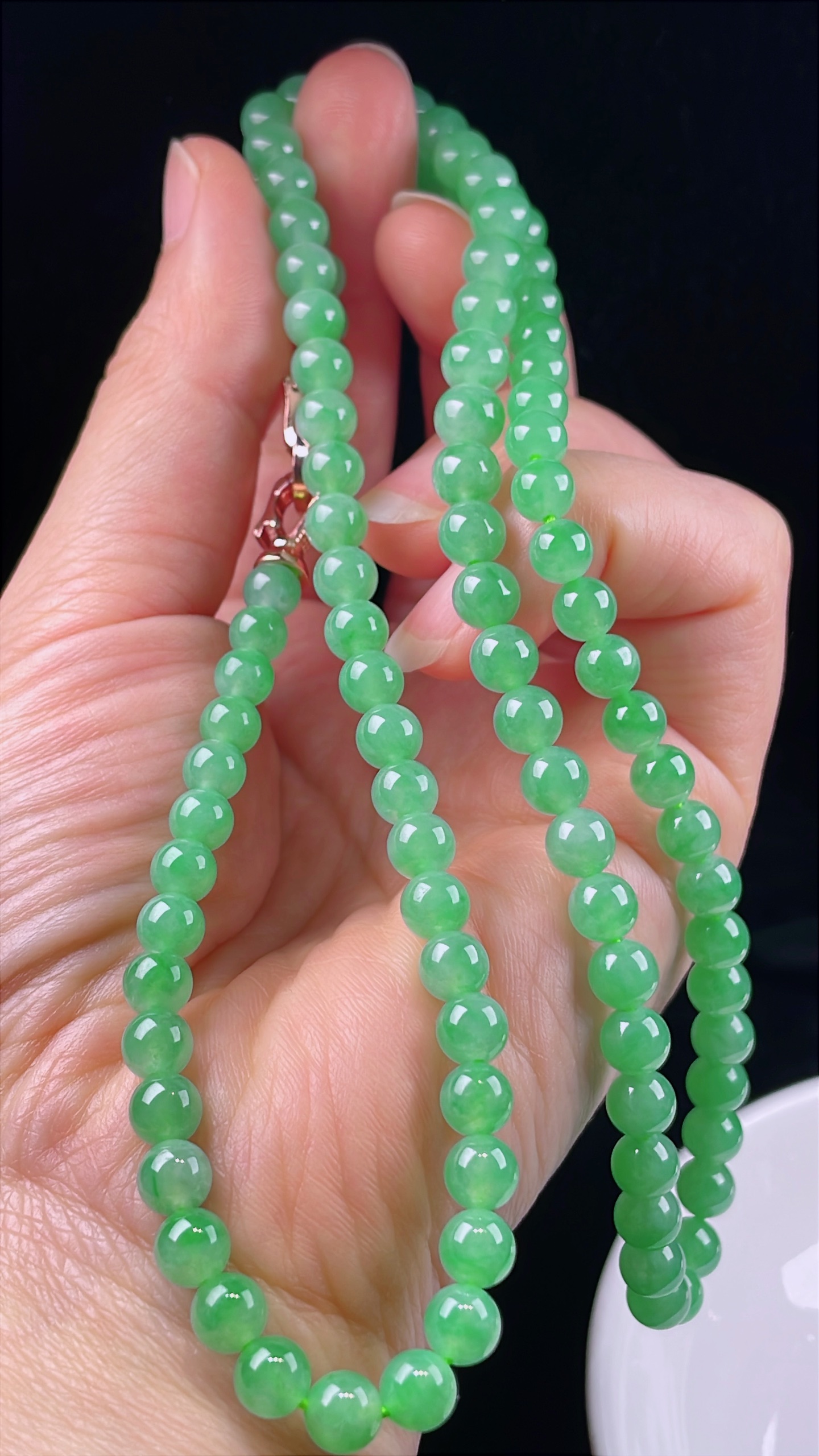 ️阳绿珠链，老种起光，细底通透，尺寸：6.3mm0801