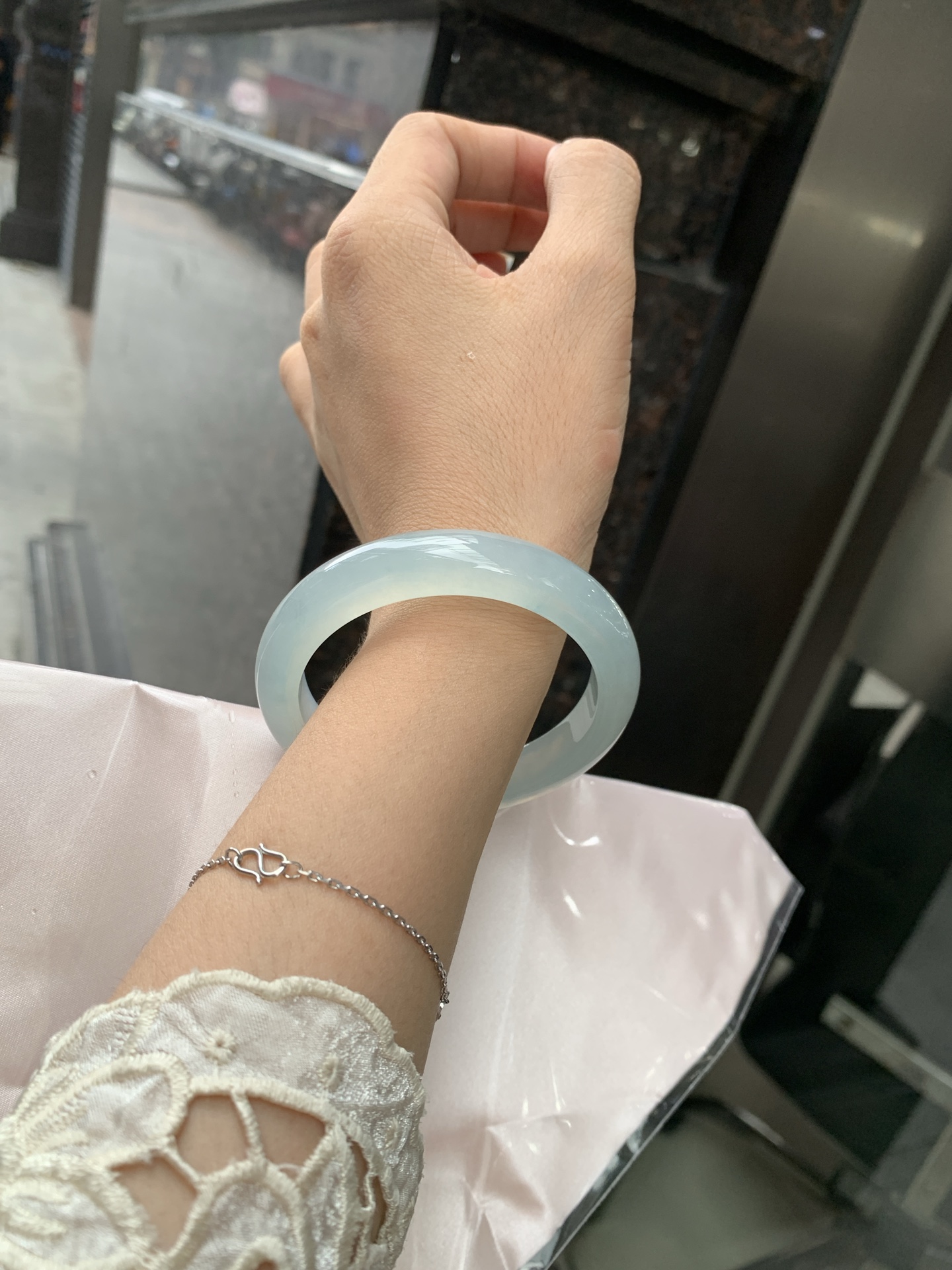 冰蓝飘花正圈, 55.6-7.9-11, 0801-N1281-3, 无裂，底妆冰润细腻，碎花灵动像是被风吹散的蓝墨水，恰似春夜星河落入腕间🪸