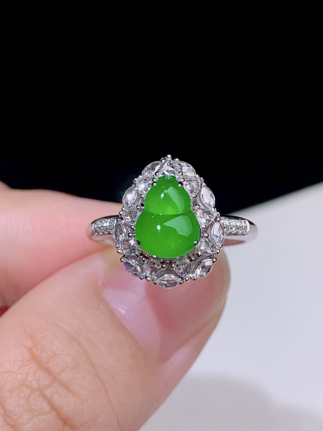 冰阳绿葫芦戒指，18k金钻镶嵌，13.6-11.2-9