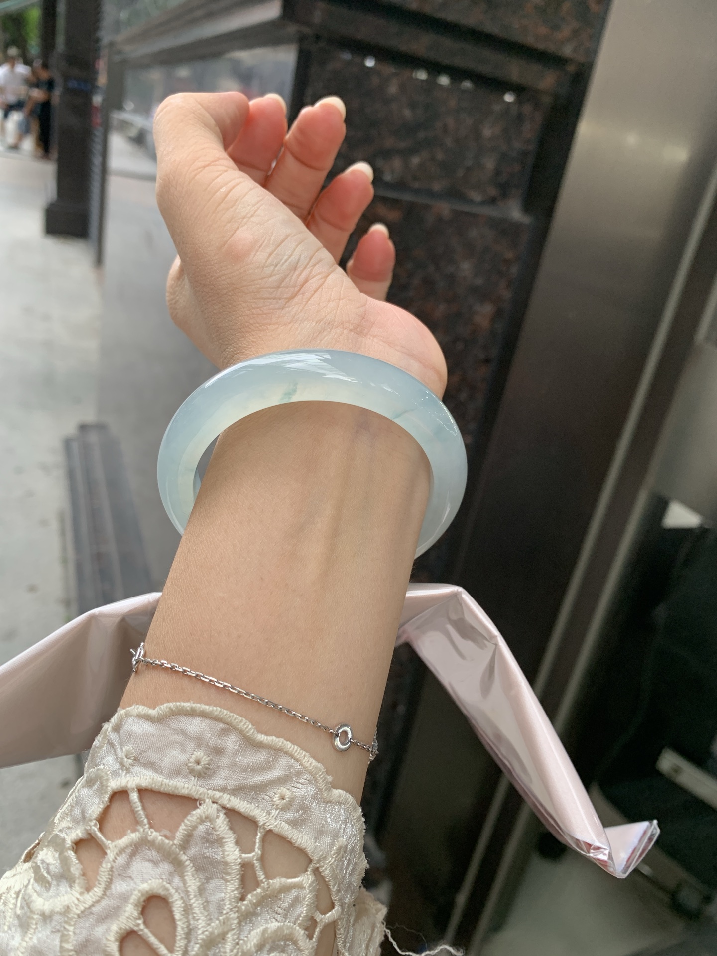 冰蓝飘花正圈, 55.6-7.9-11, 0801-N1281-3, 无裂，底妆冰润细腻，碎花灵动像是被风吹散的蓝墨水，恰似春夜星河落入腕间🪸