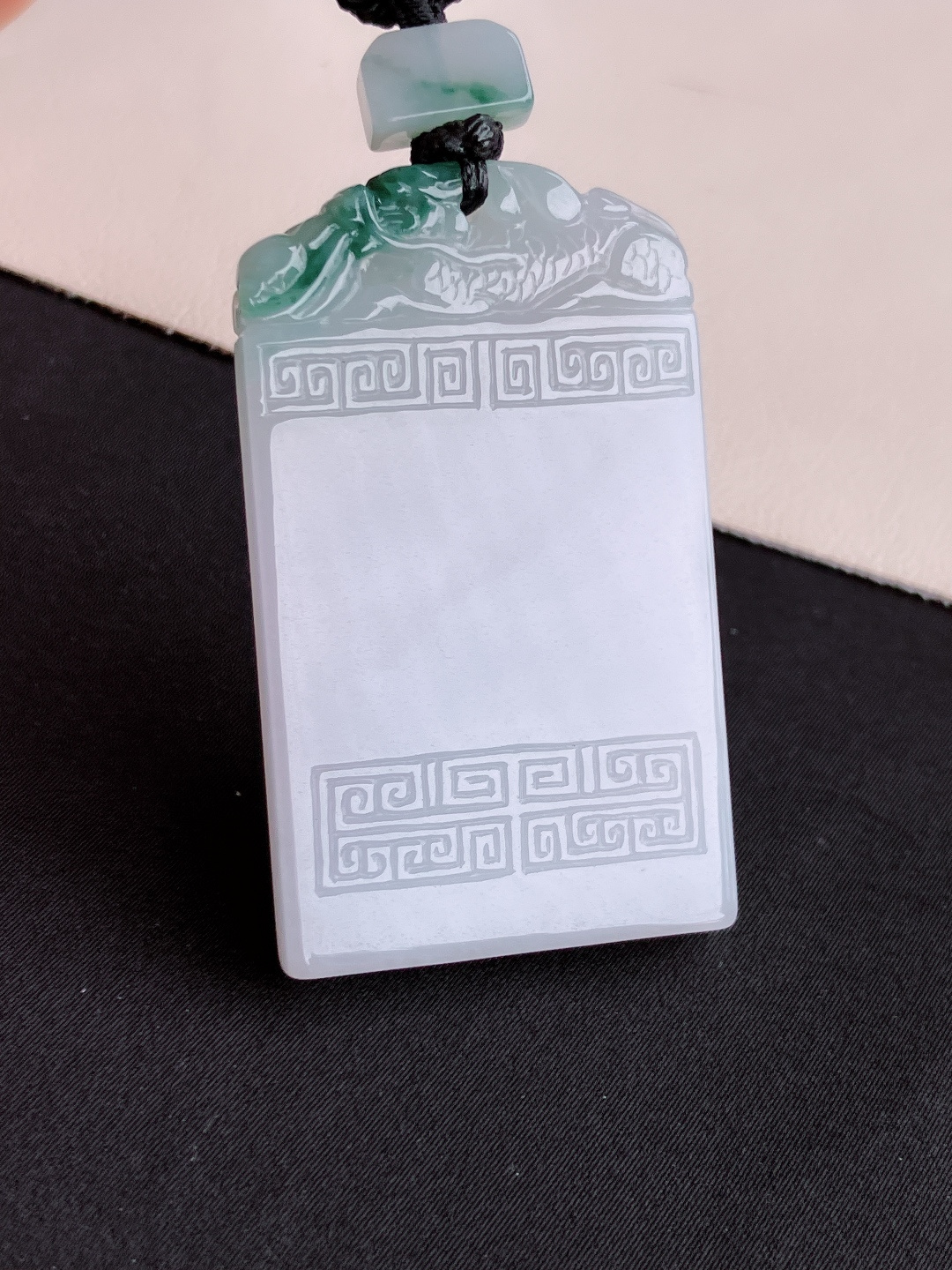 冰飘花平安牌，简约时尚，尺寸50.8/30.2/5/自然光实拍