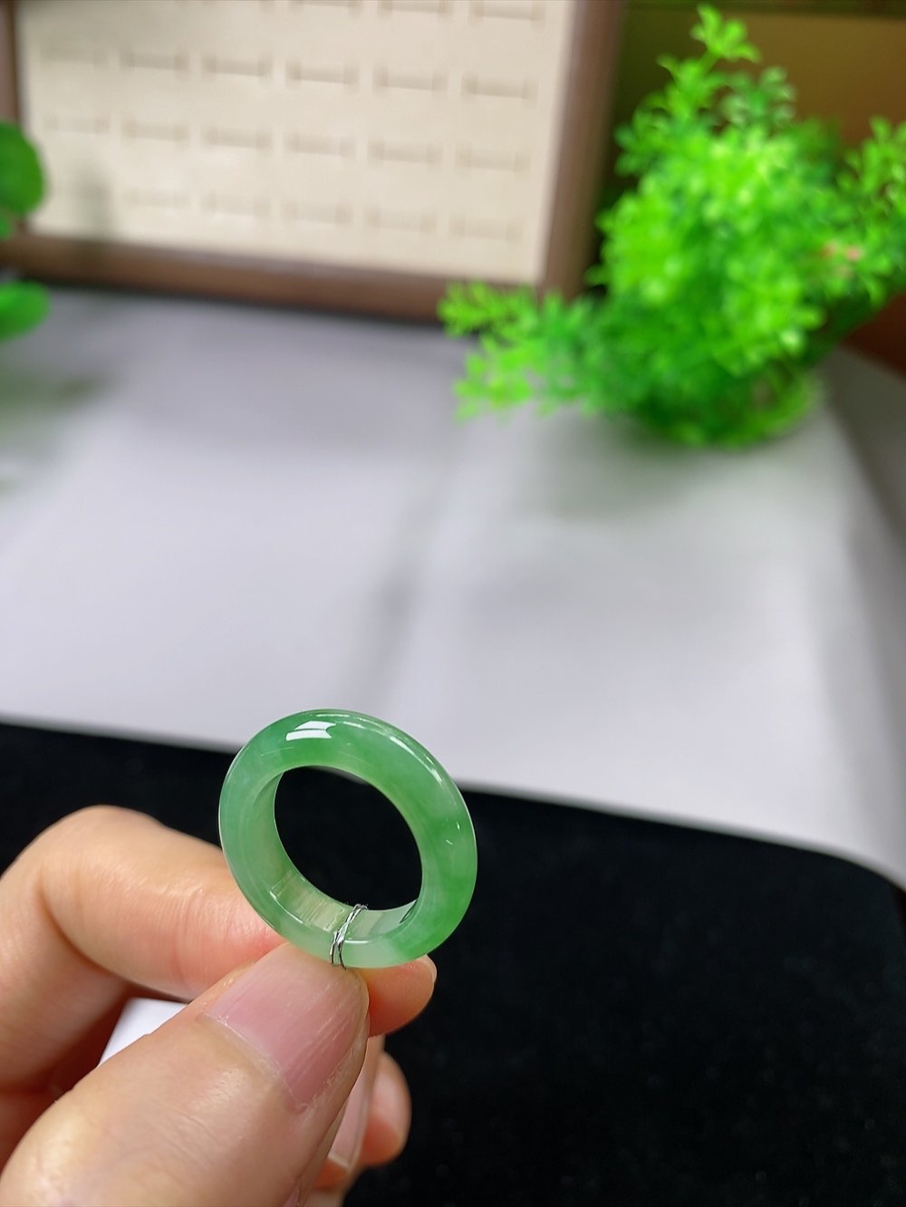 冰飘绿戒指，无裂，内径尺寸16.2-5.3-3.8mm,11号手寸，731tggx