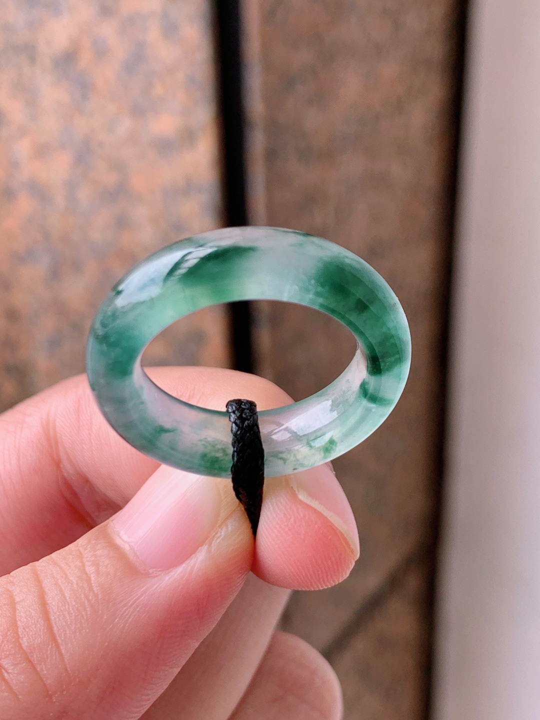 ️ 冰种飘花戒圈，种质老透胶感十足，墨绿飘花意境悠远，简约百搭日常佩戴佳品