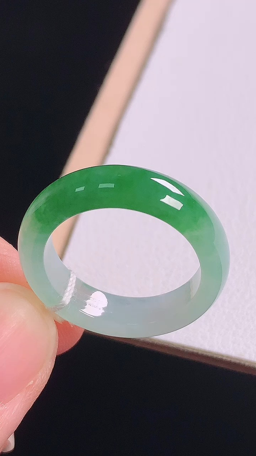 冰飘绿指环，无裂，尺寸:圈口15/17.2-5.2-3.0mm 28