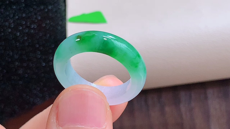 ️ 戒圈，无裂，尺寸17.7-5.8-3.7mm，圈口16，包A附证书