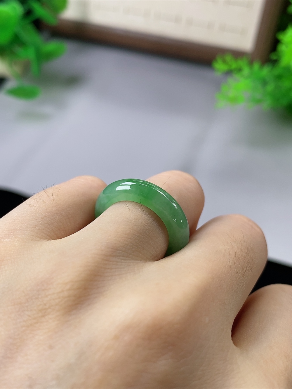 冰飘绿戒指，无裂，内径尺寸16.2-5.3-3.8mm,11号手寸，731tggx