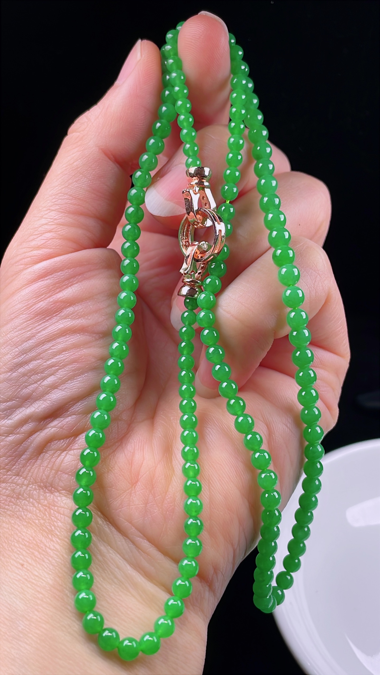 ️辣绿珠链，老种起光，细底通透，尺寸：4.7mm0801