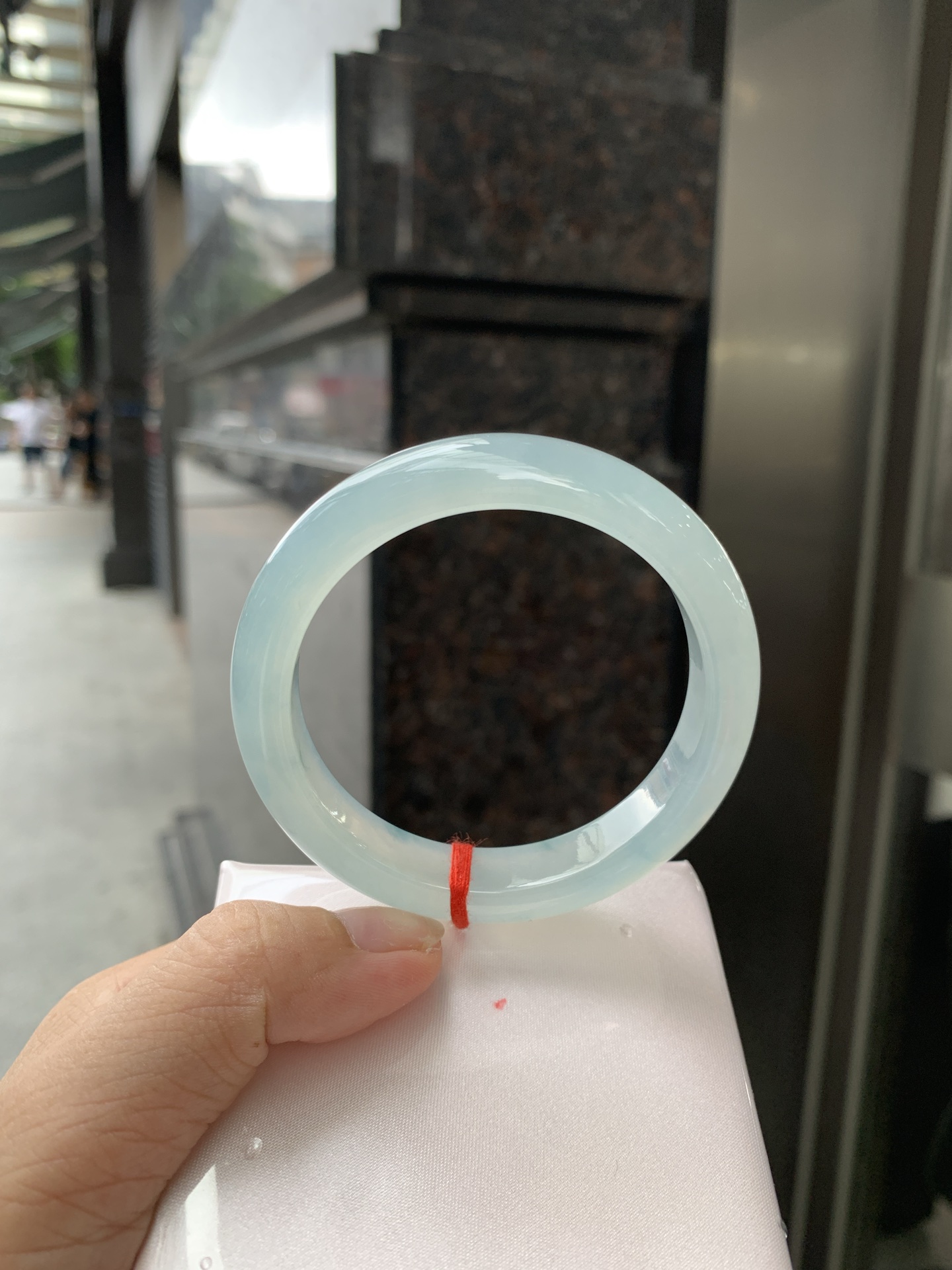 冰蓝飘花正圈, 55.6-7.9-11, 0801-N1281-3, 无裂，底妆冰润细腻，碎花灵动像是被风吹散的蓝墨水，恰似春夜星河落入腕间🪸