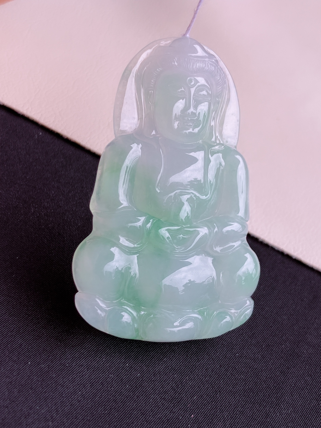 冰飘绿观音，晶莹剔透，面容慈祥，尺寸52/33.5/6.3/自然光实拍
