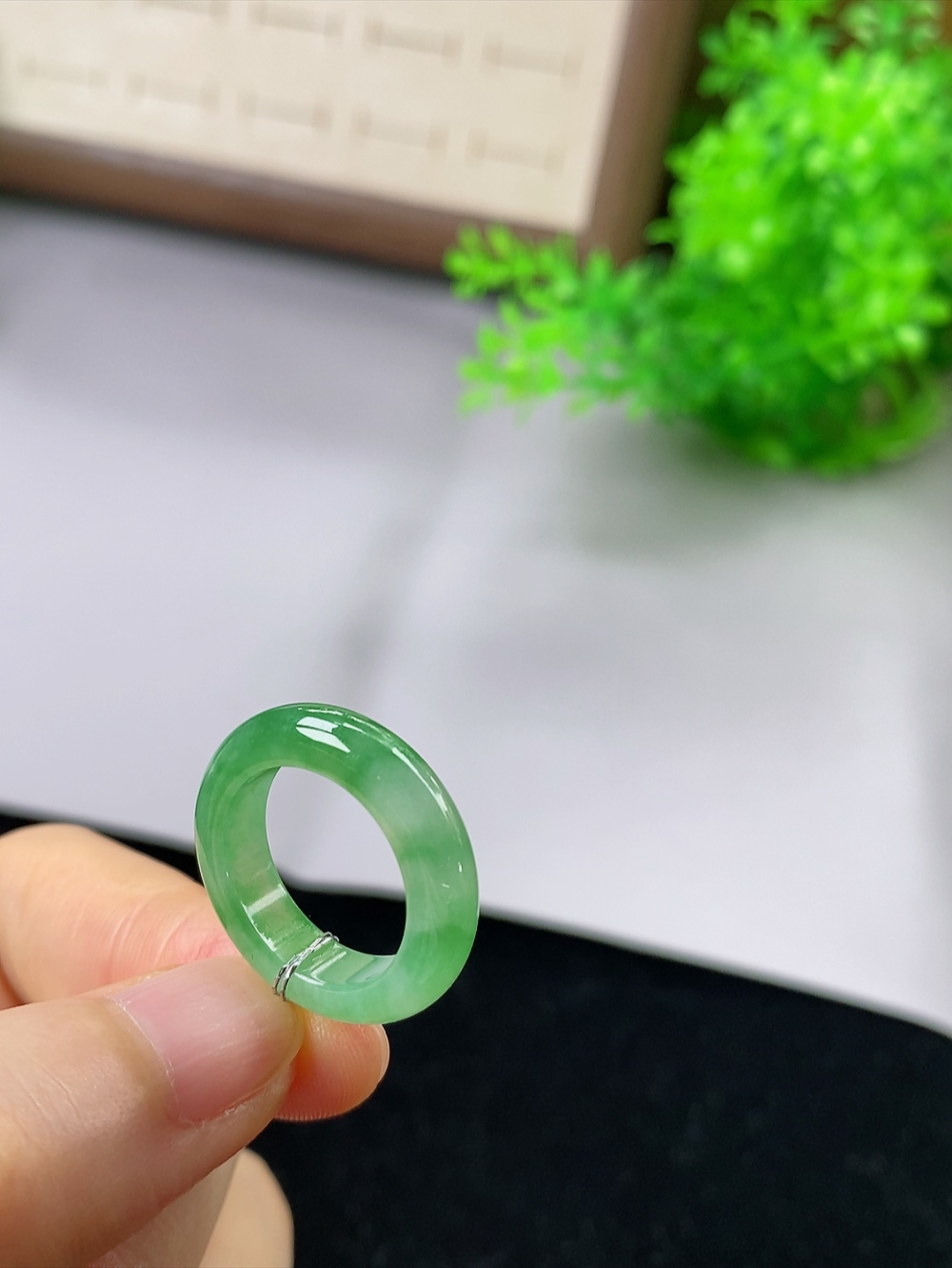 冰飘绿戒指，无裂，内径尺寸16.2-5.3-3.8mm,11号手寸，731tggx