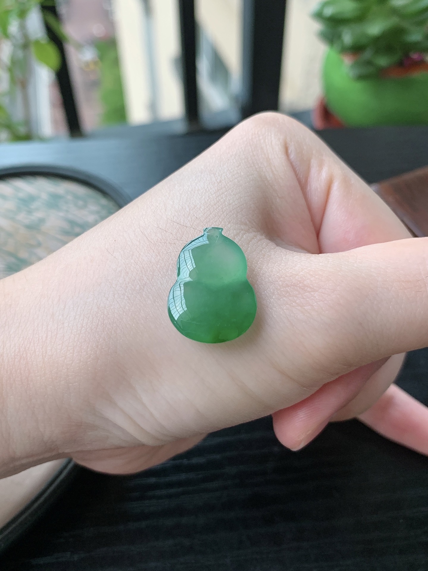 老坑冰种胶感飘阳绿葫芦吊坠,裸石尺寸:20.5-15.3-4.8mm
