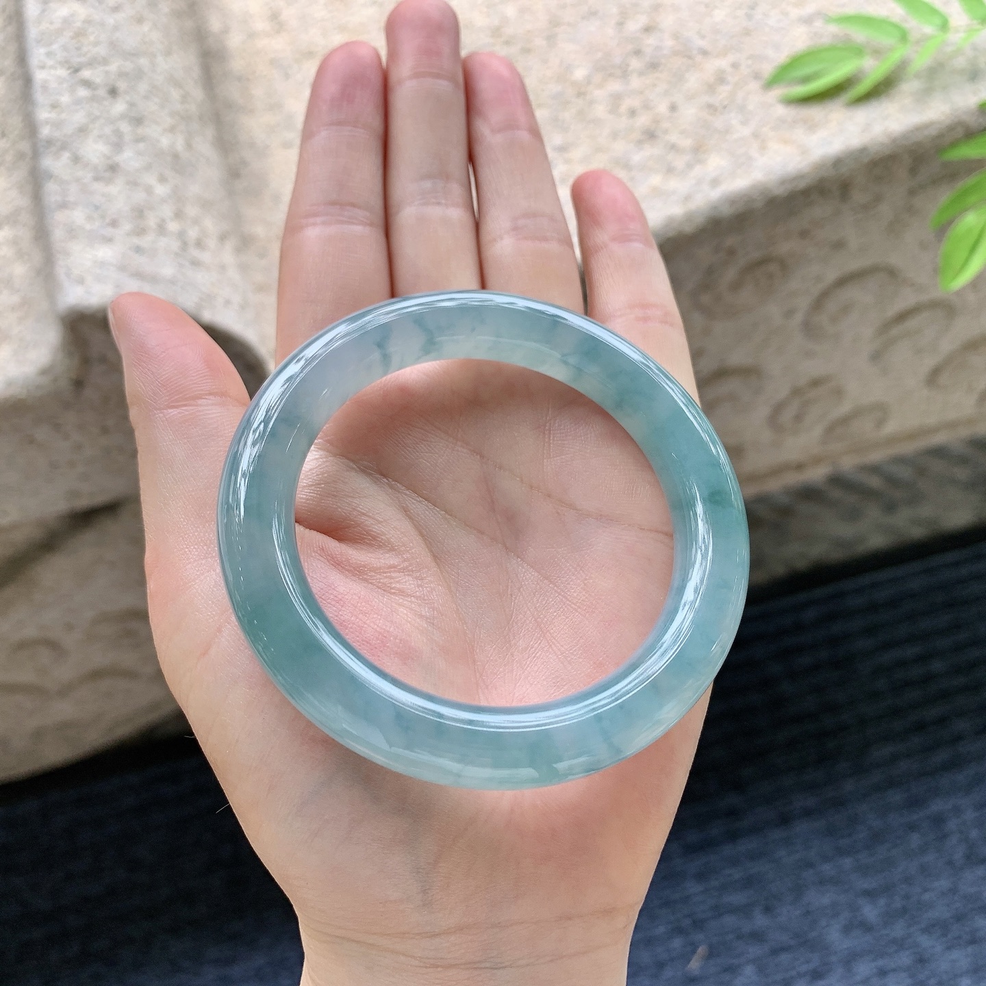 圆条54 55，圈口54.5/10.3/10.3，编码A1080327，描述糯冰晴蓝，水润，种老，细