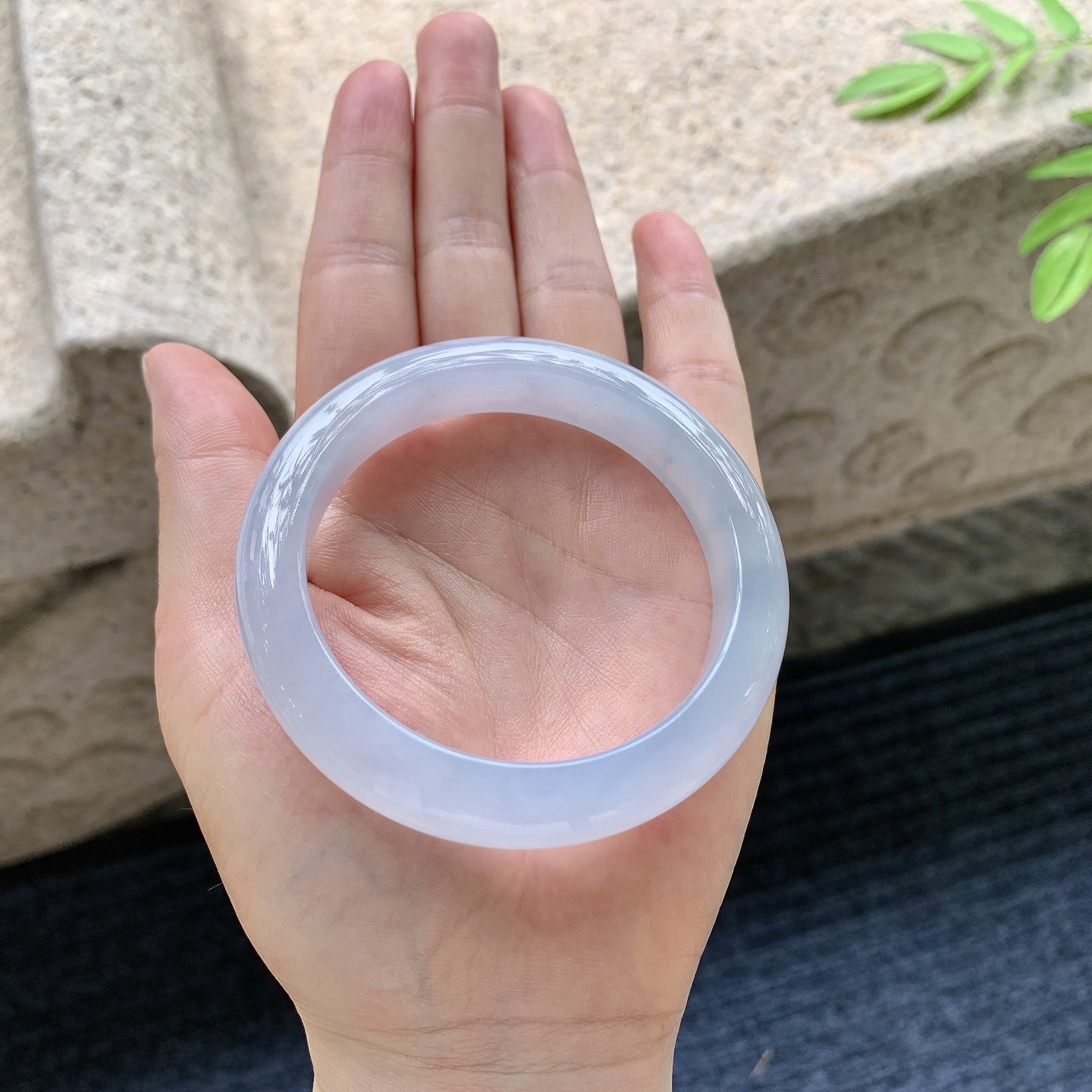 正圈54 55，圈口55/11.6/8.6，编码DZ080315，描述糯冰紫罗兰，水润，种老，细腻，打灯有絮线