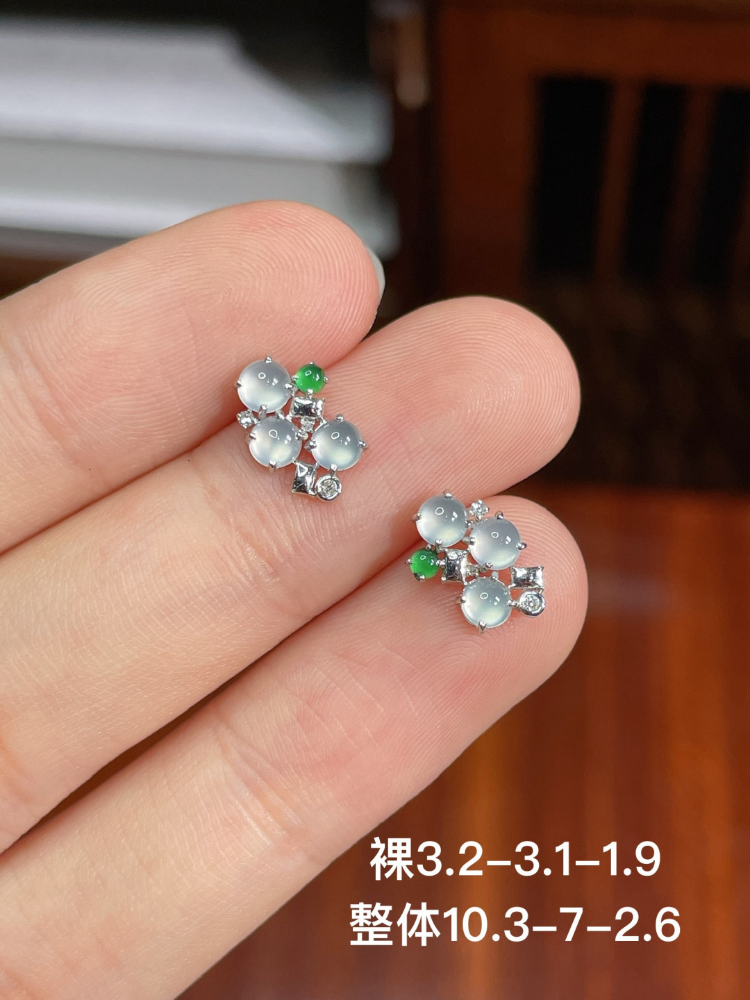 高冰蛋面耳钉，无裂，18k金镶嵌，强烈推荐，10.3-7-2.6