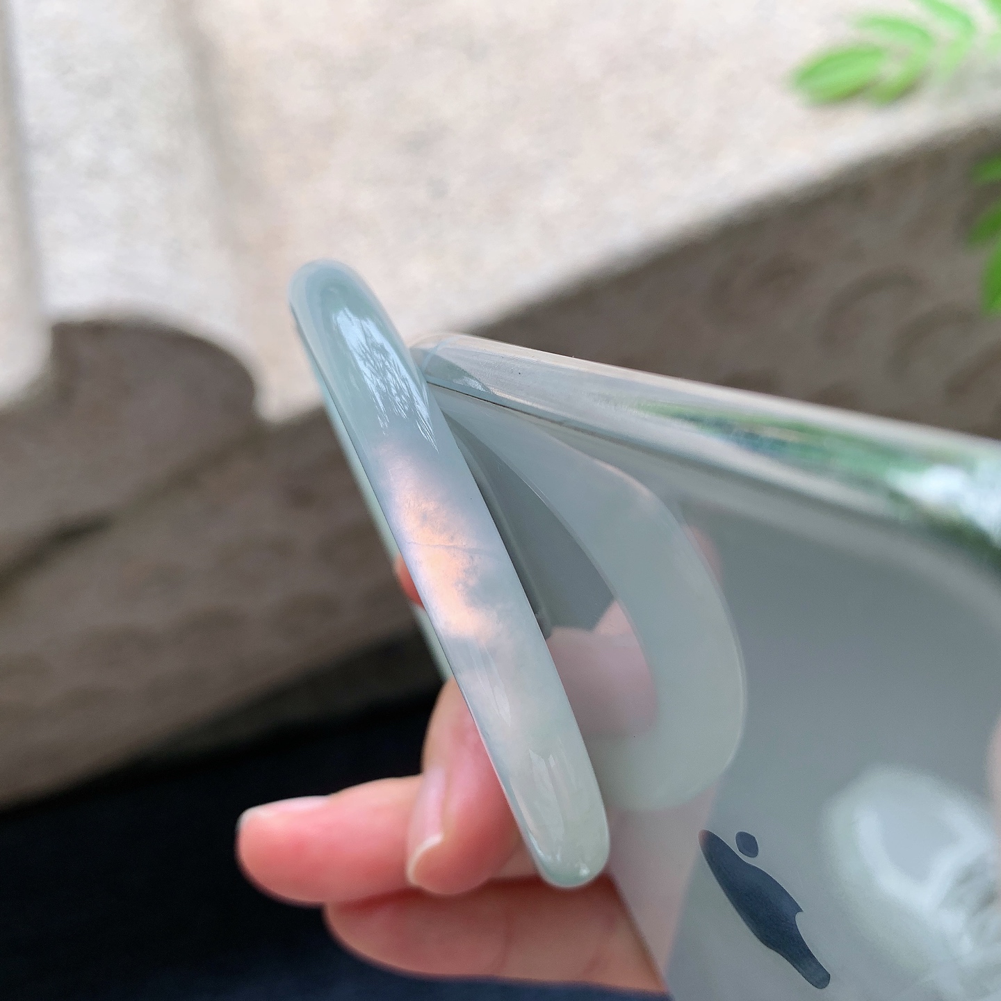 圆条52 53，圈口53.2/7.5/7.8，编码B2080321，描述冰糯飘黄翡，水润，种老，细腻，打灯有棉线