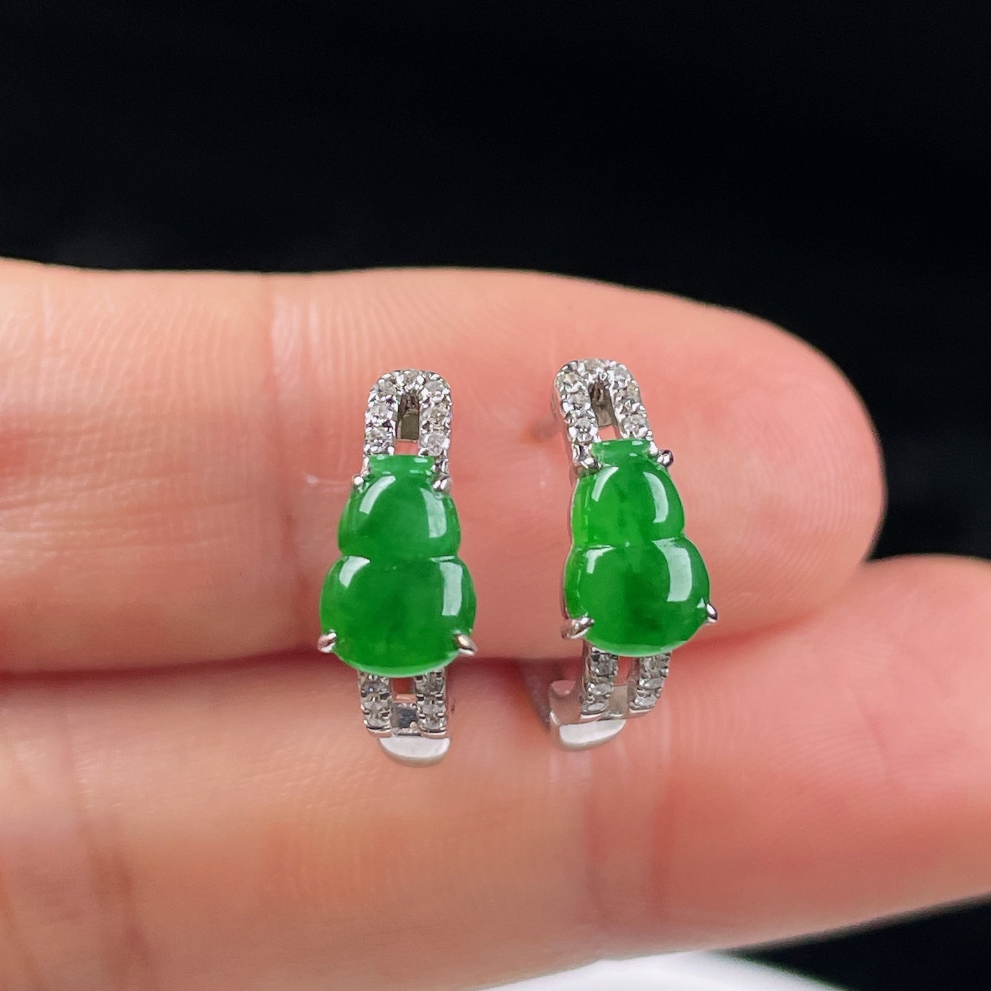 辣绿耳包，老种起光，细底通透，尺寸：裸石8/6/2.4mm0802