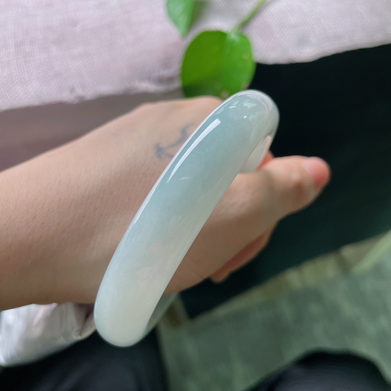 60/12.9/8.5，淡绿底正圈，大圈口，肉质细腻干净，水头好，种老55953a