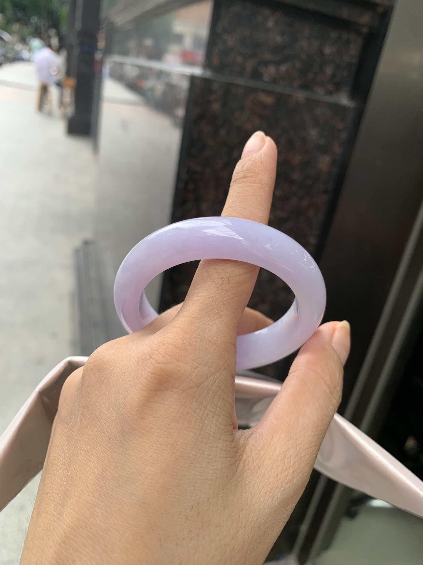 正圈，50.3-8.5-12.2，0802-N1285，打灯纹不扣，底妆水润，满圈紫色吸睛抢眼，浪漫迷人，仙气飘飘，优雅高贵显气质，感满满，紫色自然光不失色，不同光线不一样视觉感受