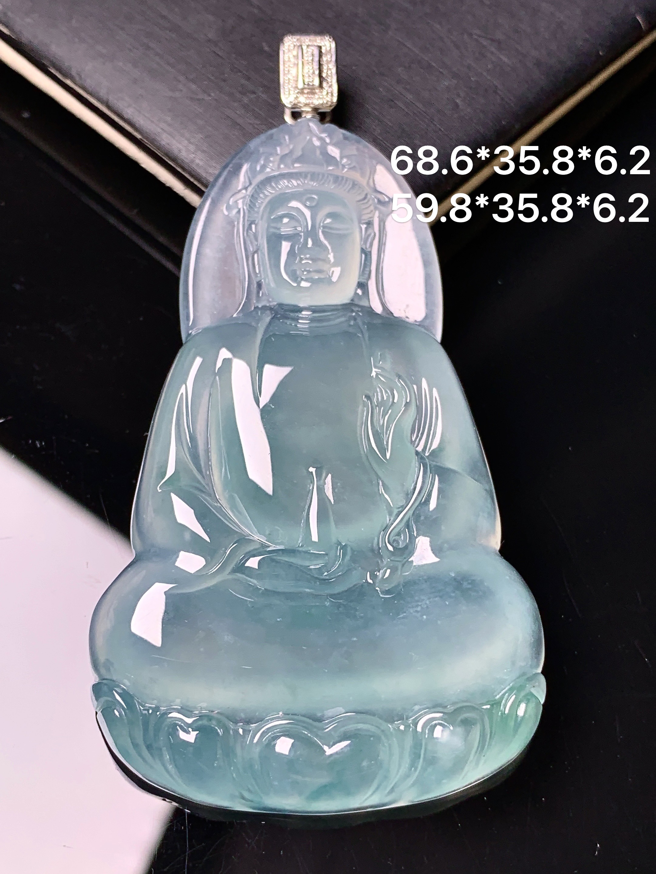 18k金钻镶嵌冰种晴底观音菩萨吊坠 玉质细腻 色泽艳丽清新 水润亮眼 整体尺寸68.6*35.8*6.2 L1
