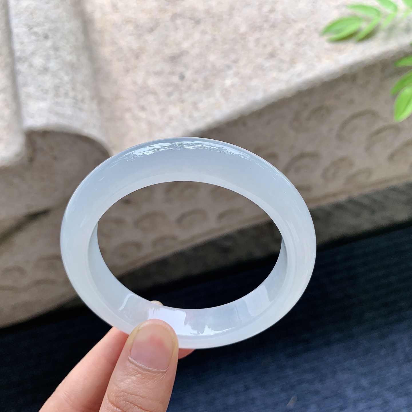 正圈55 56，圈口56/13.2/8.8，编码B2080325，描述糯冰底色，水润，种老，细腻，打灯有絮线
