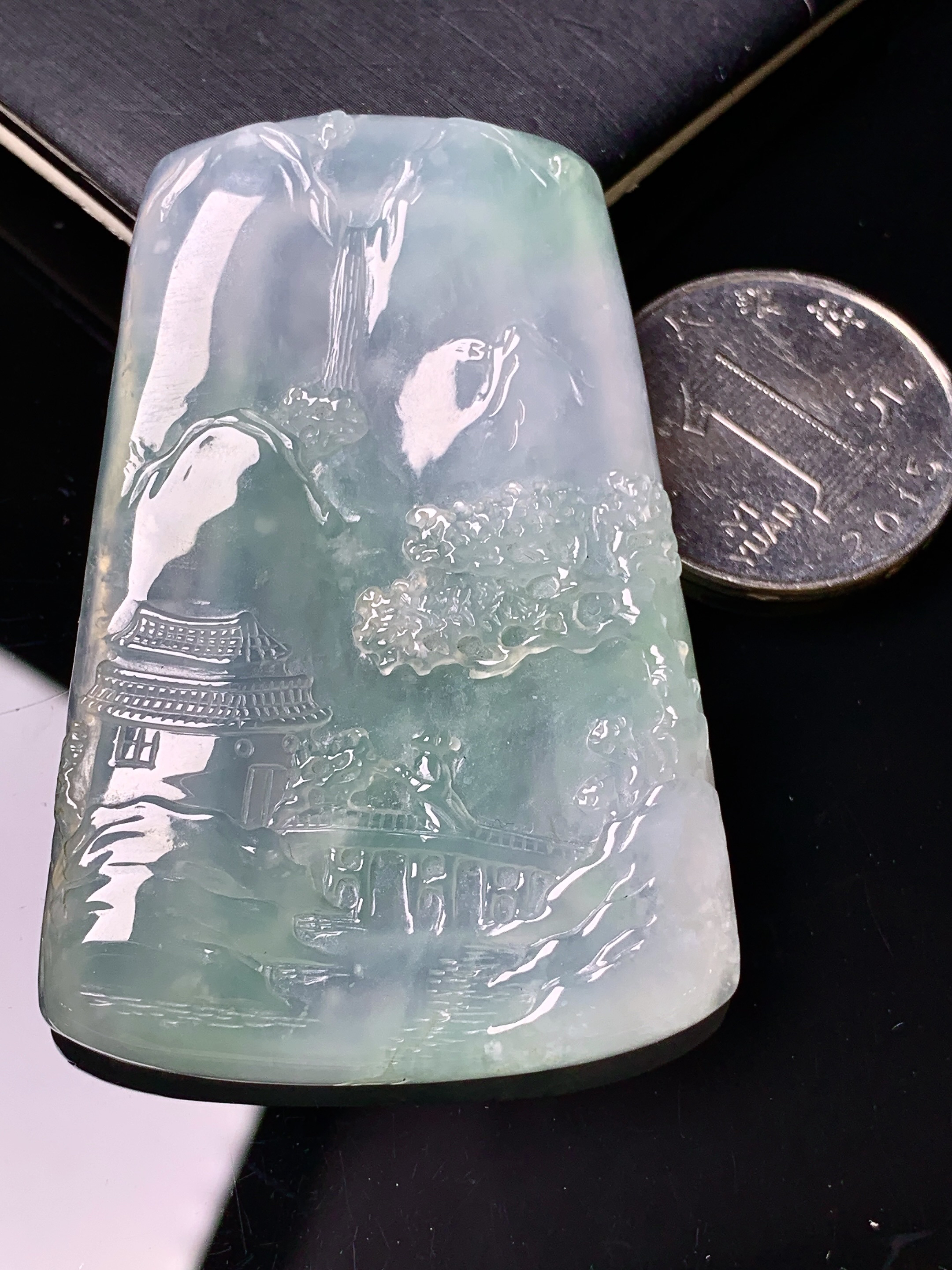 冰种山水牌子吊坠 玉质细腻 色泽艳丽清新 水润亮眼 整体尺寸59*39.5*5.2 c1
