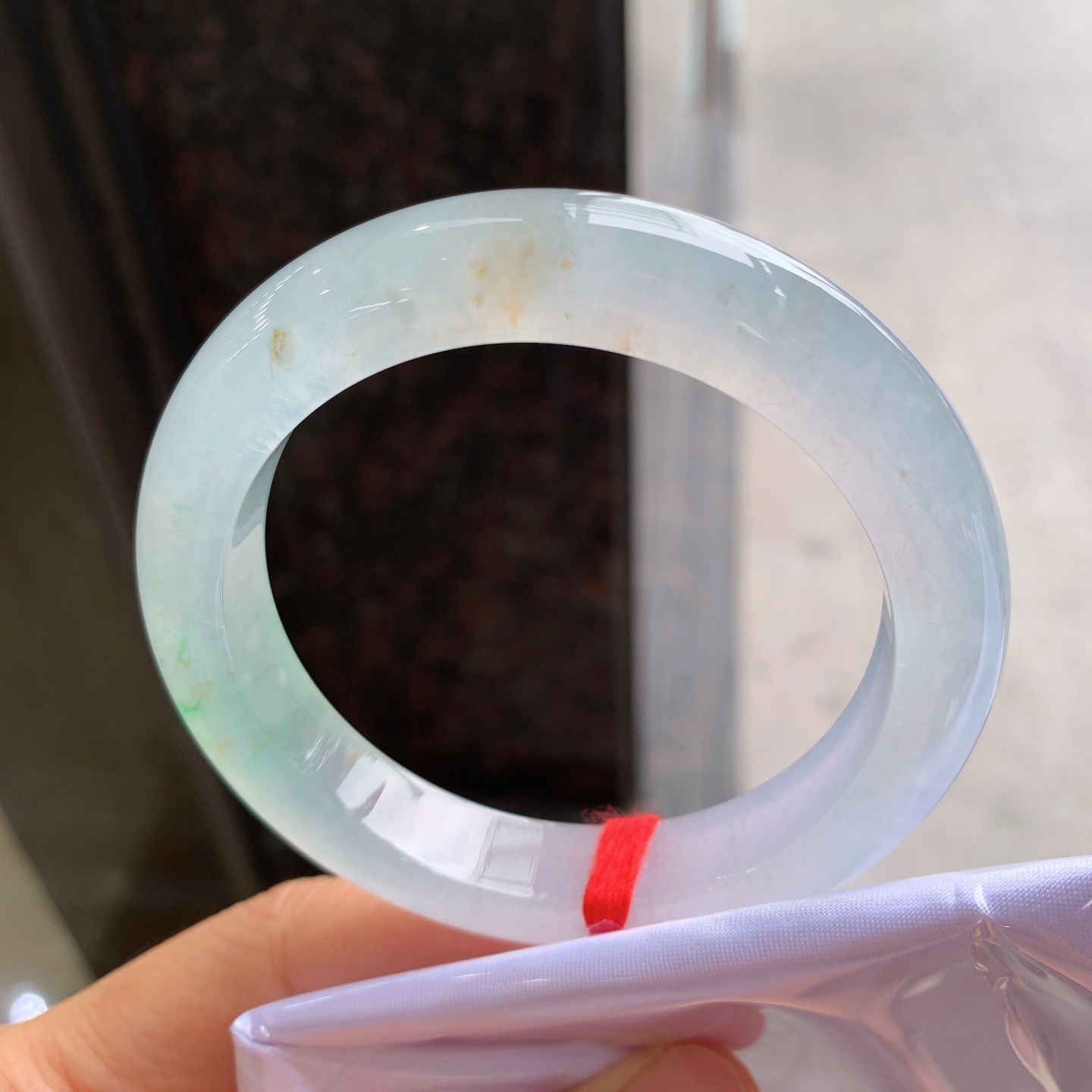 正圈冰飘绿带黄翡，无裂，尺寸：56.8/11.8/9.4，冰润