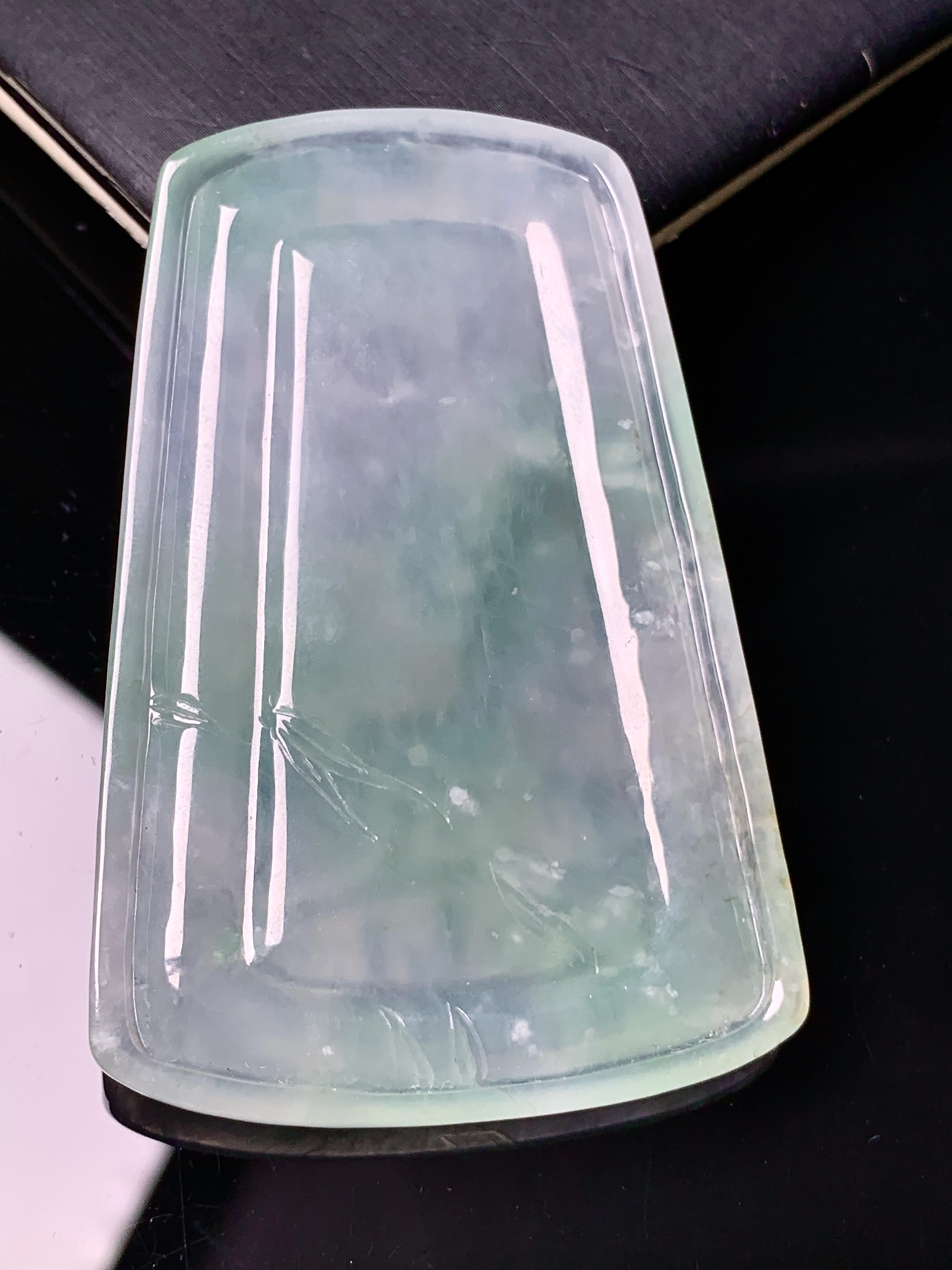 冰种山水牌子吊坠 玉质细腻 色泽艳丽清新 水润亮眼 整体尺寸59*39.5*5.2 c1