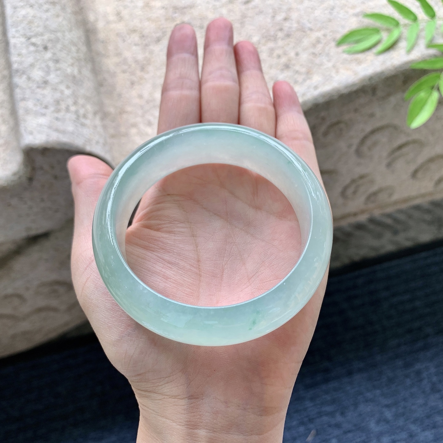正圈58 59，圈口59.3/19.4/8.7，编码HC080225，糯冰晴绿，水润，种老，细腻，打