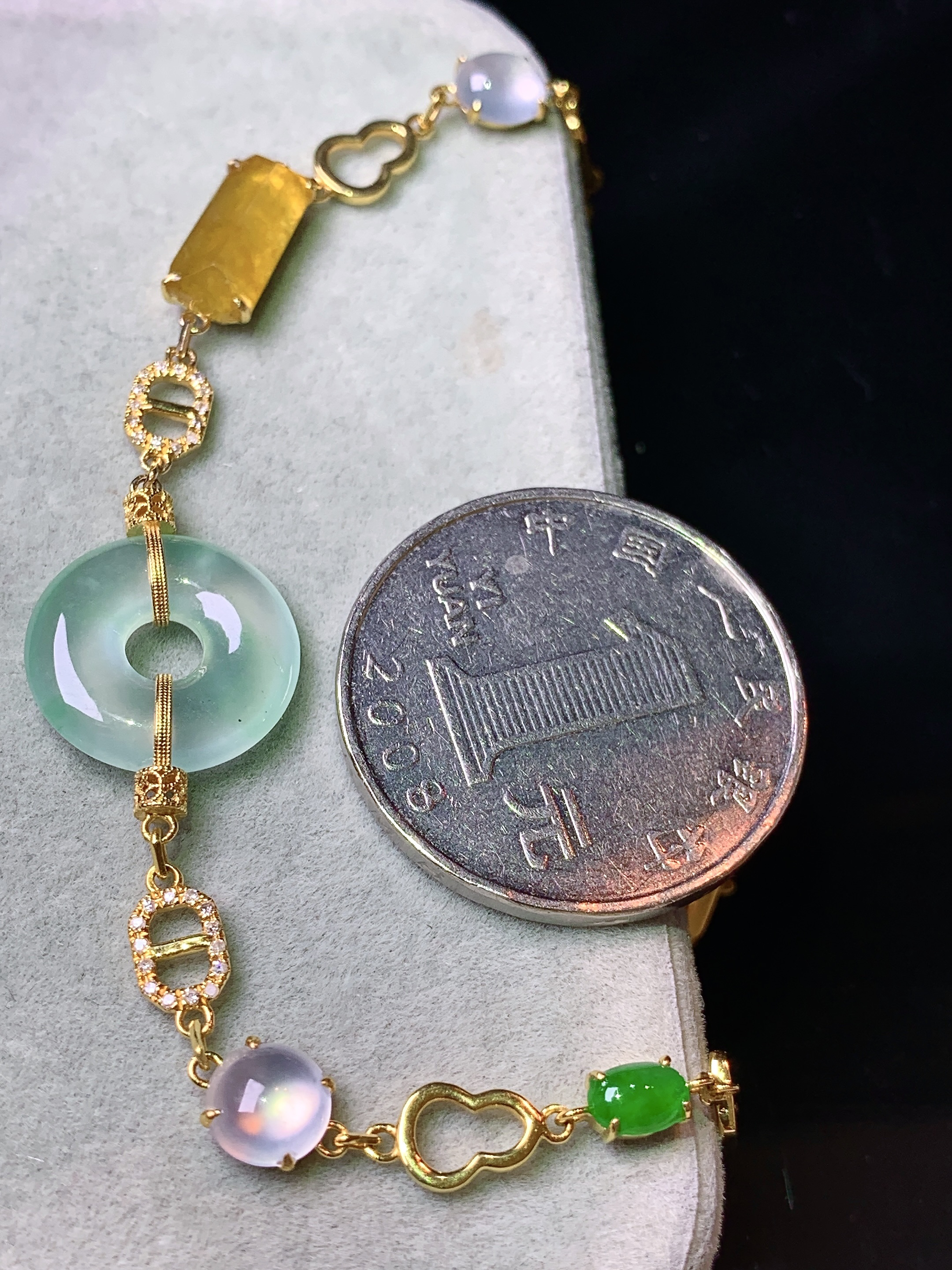 18k金镶嵌冰种平安扣手链 玉质细腻 色泽艳丽清新 水润亮眼 整体尺寸13.7*3.5 j2