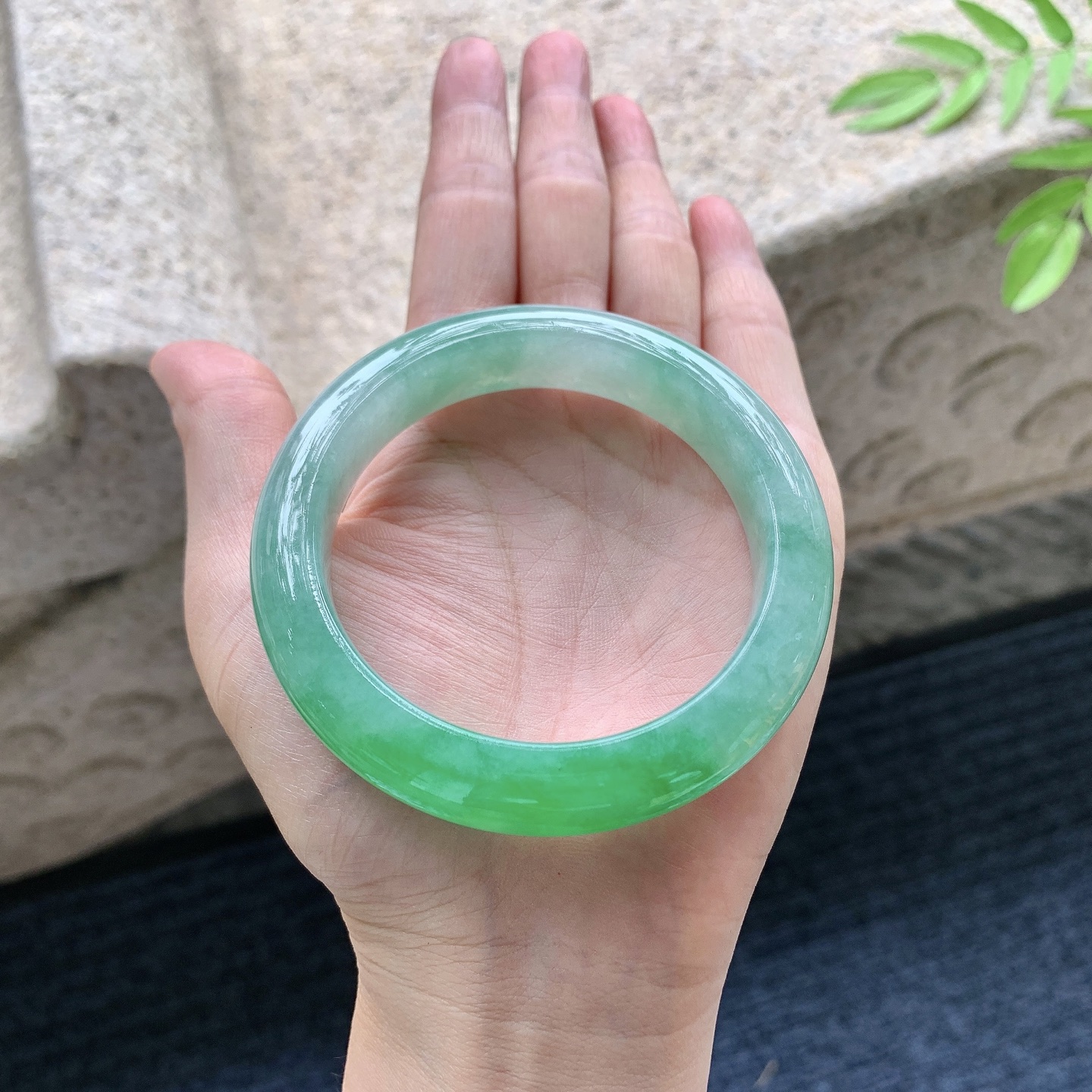 正圈55 56，圈口56.2/12.7/9.7，编码TR080204，冰糯飘辣绿，水润，种老，细腻，